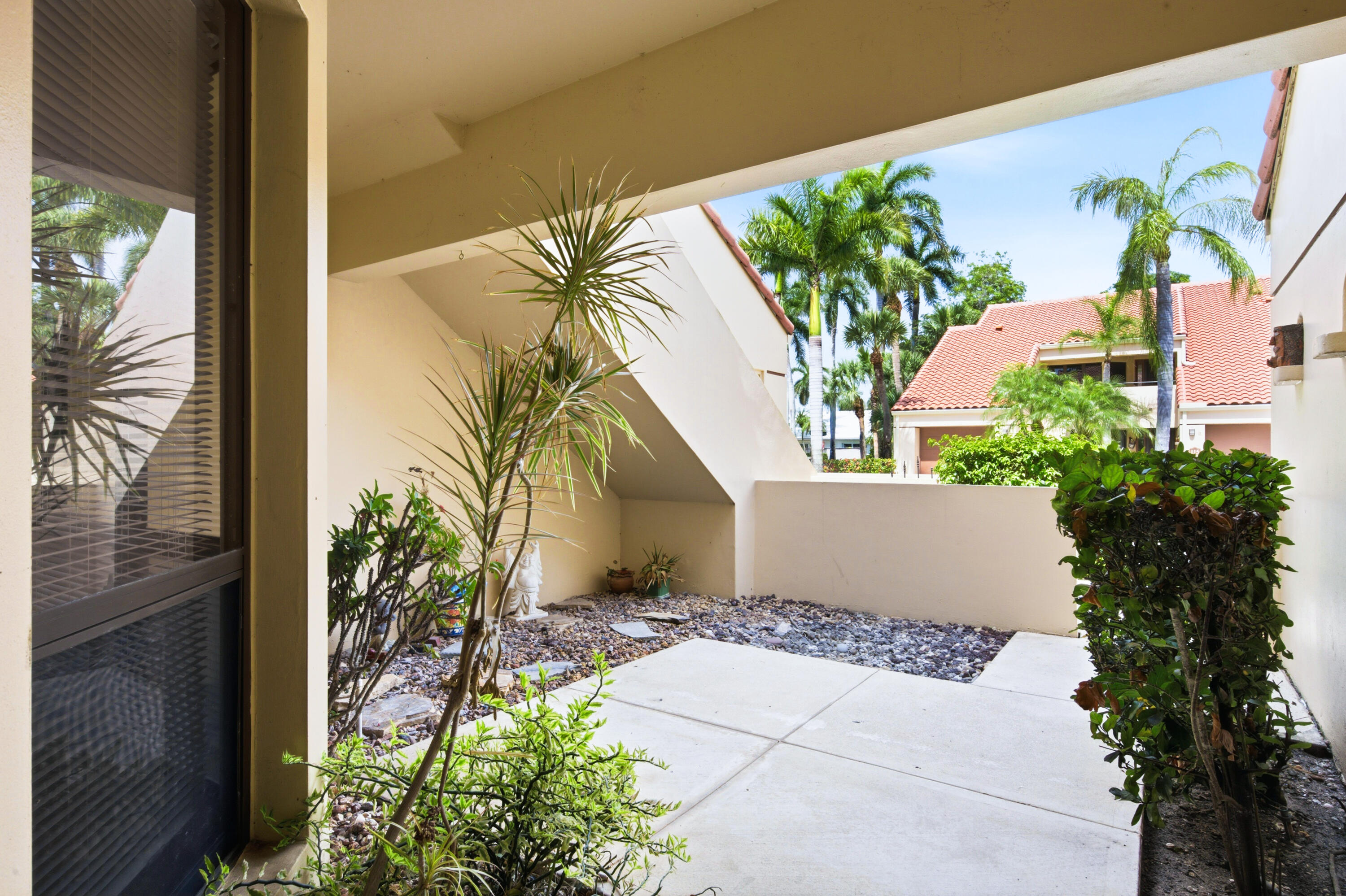 LAKES CONDO - Residential Lease