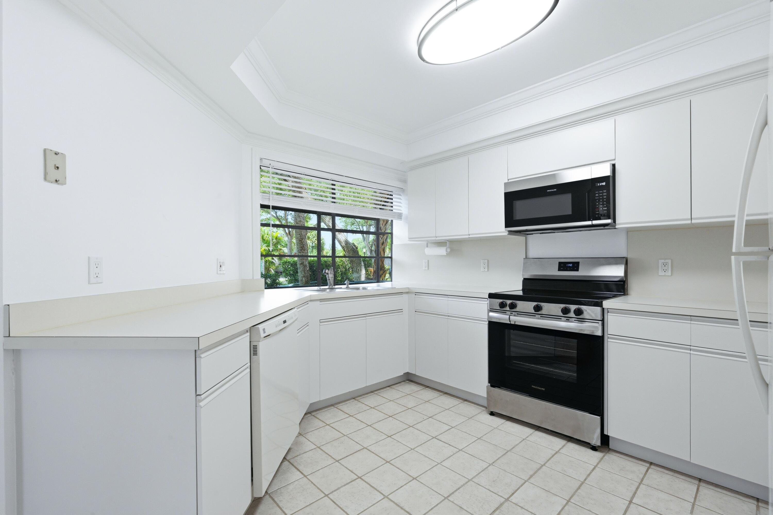 LAKES CONDO - Residential Lease
