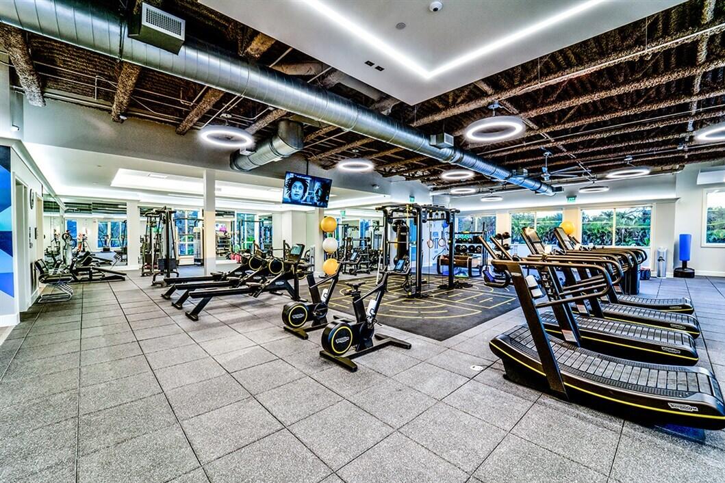 MIZNER COUNTRY CLUB - Residential