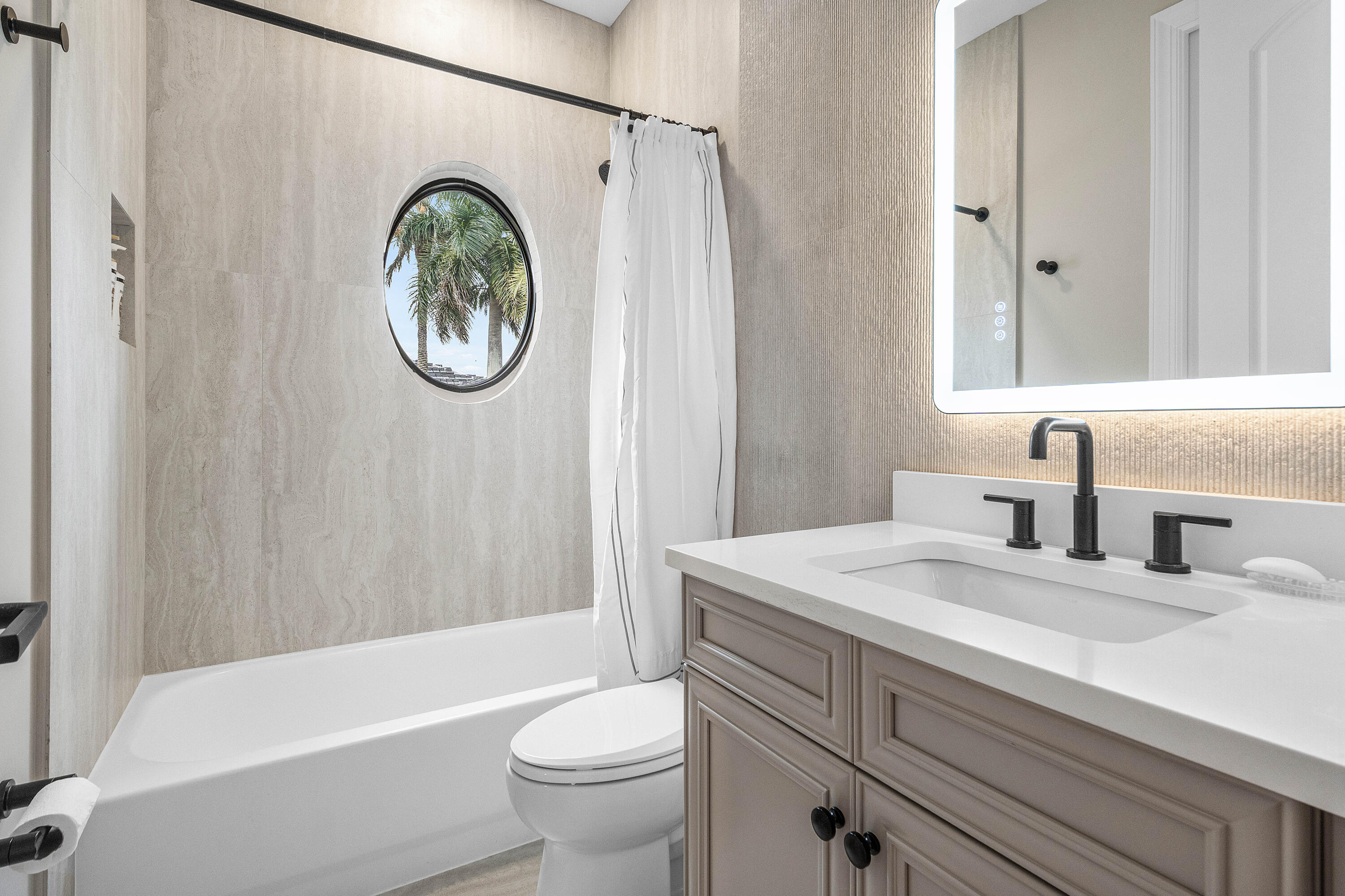 MIZNER COUNTRY CLUB - Residential