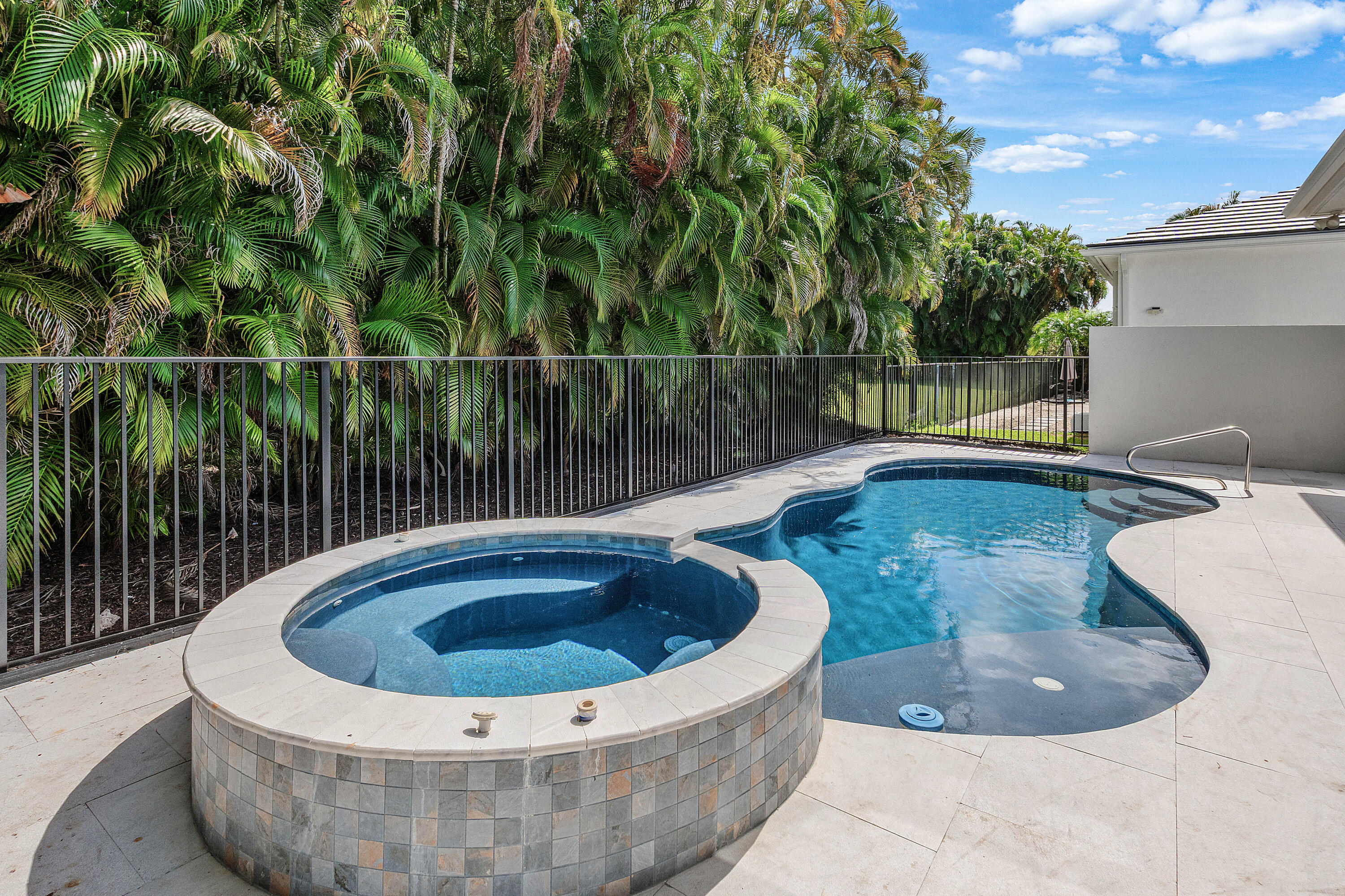 MIZNER COUNTRY CLUB - Residential