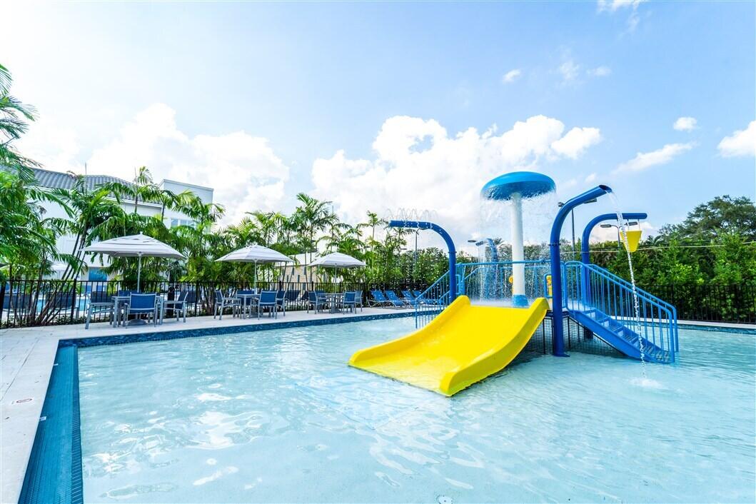 MIZNER COUNTRY CLUB - Residential
