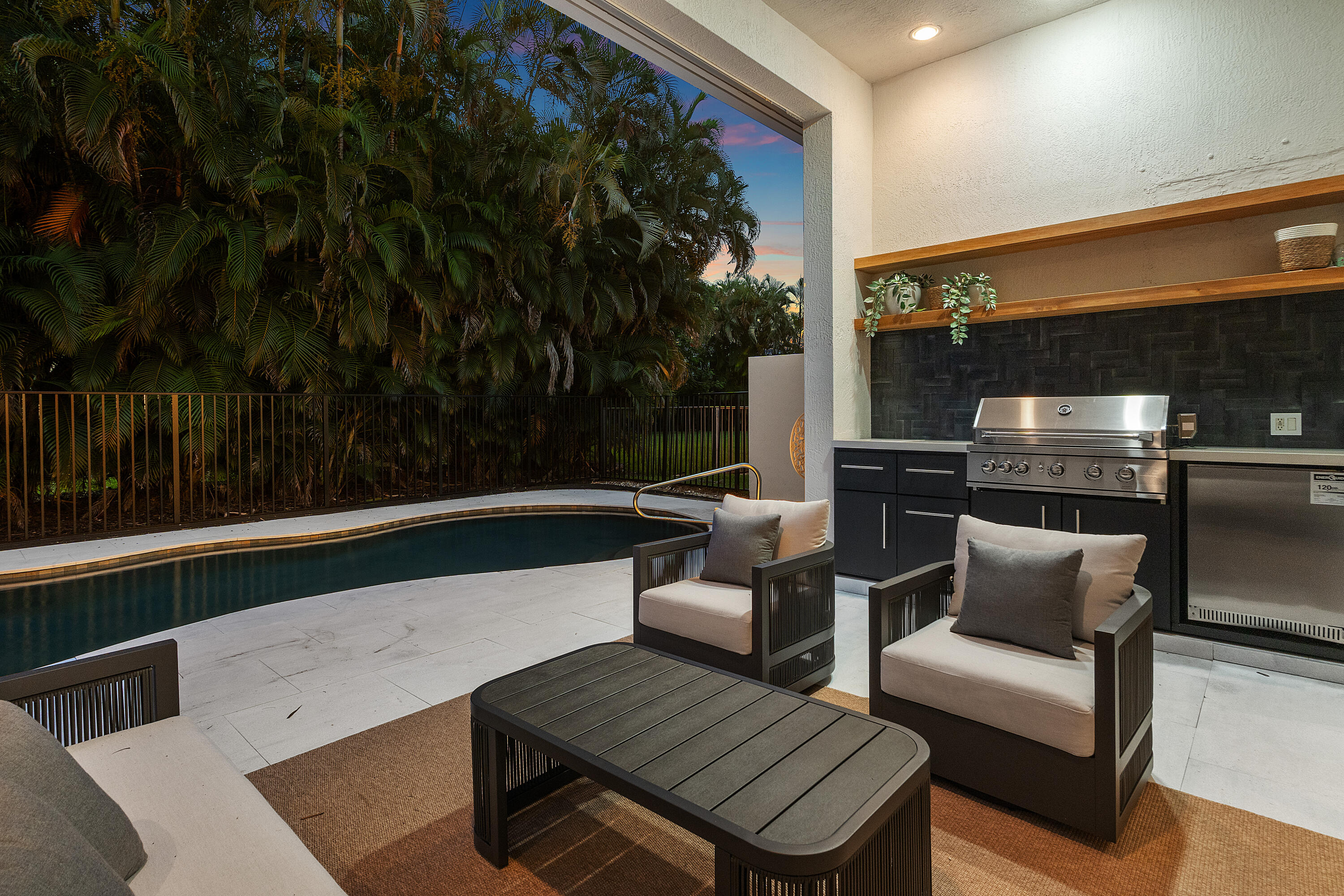 MIZNER COUNTRY CLUB - Residential