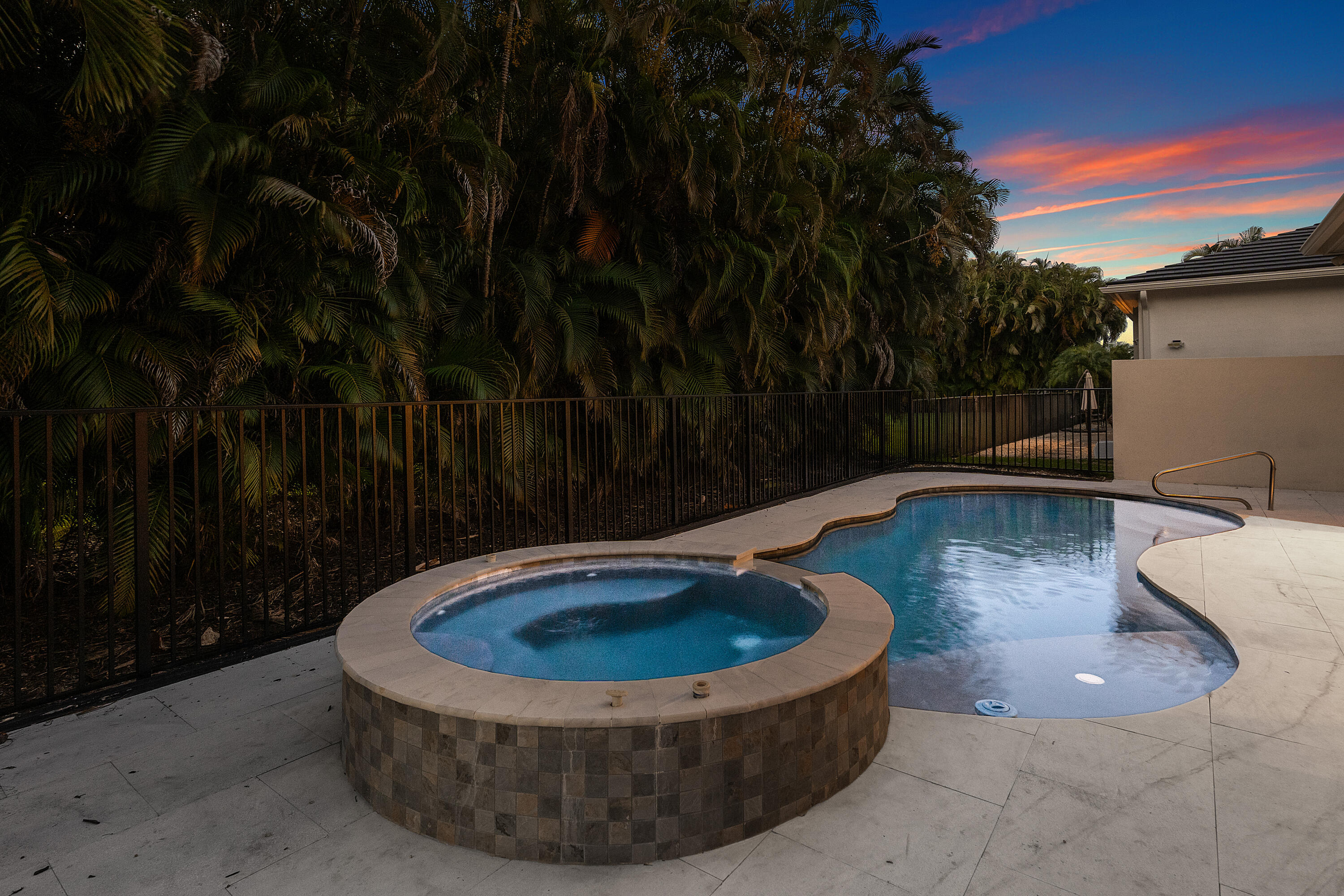 MIZNER COUNTRY CLUB - Residential