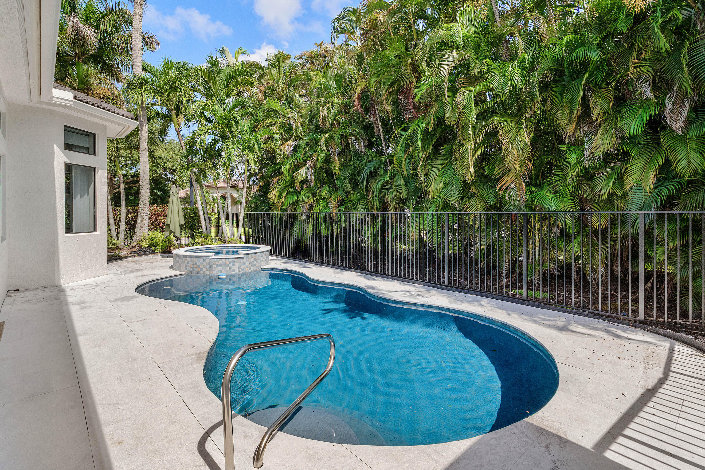 MIZNER COUNTRY CLUB - Residential