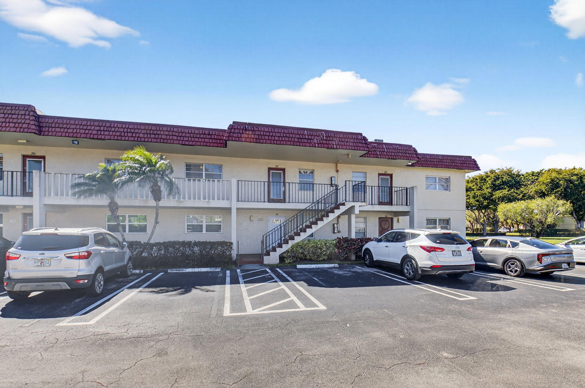 VILLAGES OF ORIOLE ABBEY CONDO - Residential