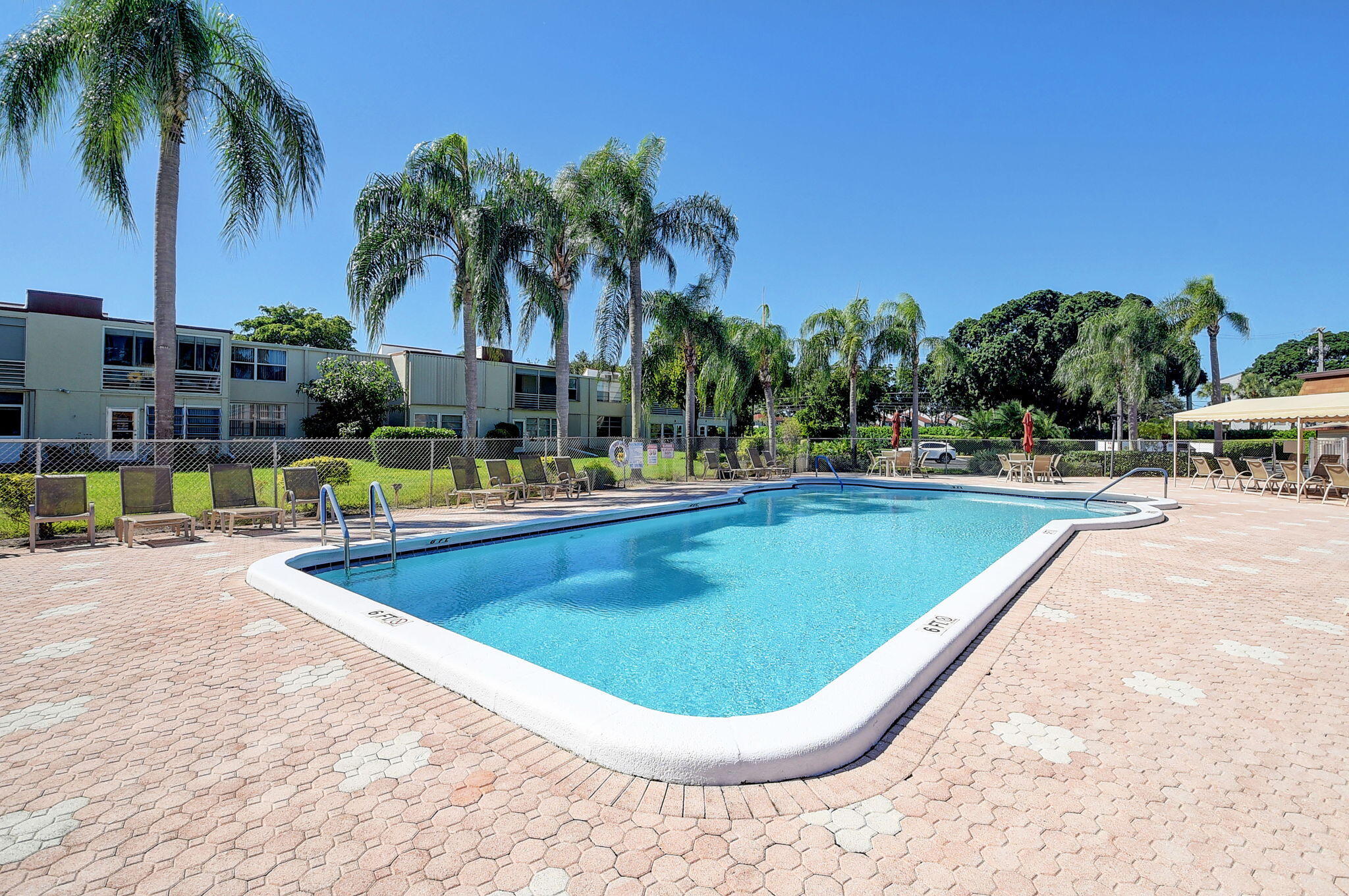 VILLAGES OF ORIOLE ABBEY CONDO - Residential