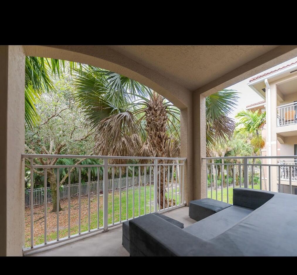 VILLAS AT EMERALD DUNES CONDO - Residential