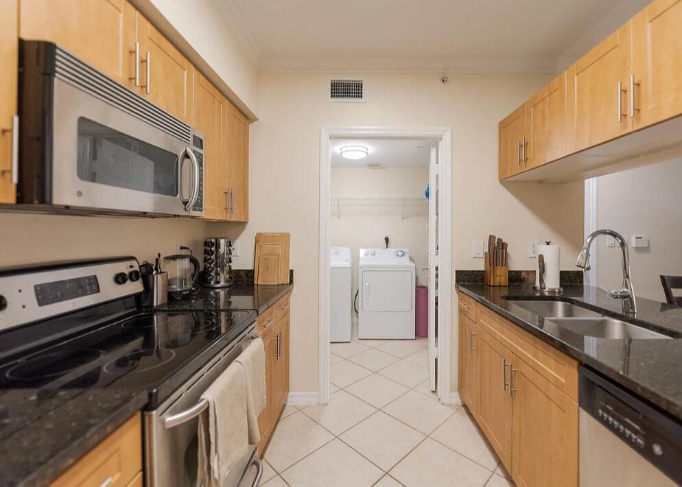 VILLAS AT EMERALD DUNES CONDO - Residential