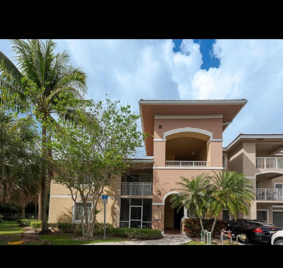VILLAS AT EMERALD DUNES CONDO - Residential