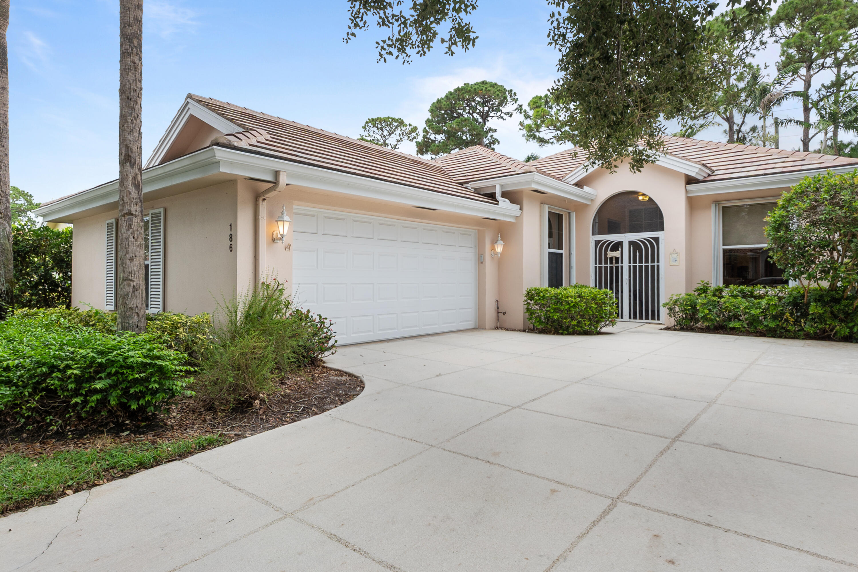 HAMPTONS AT MAPLEWOOD - Residential