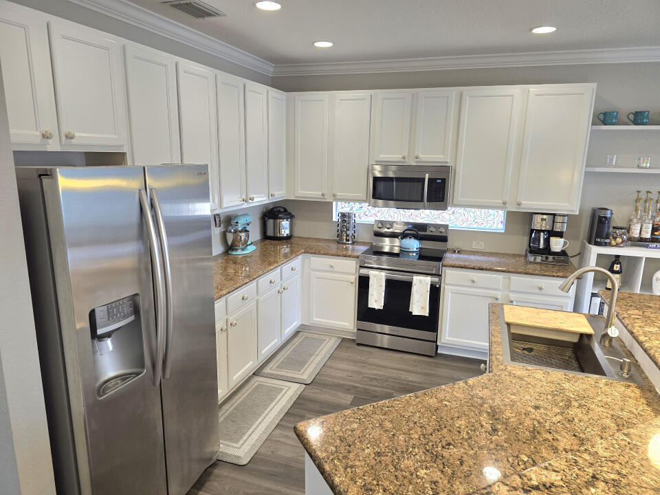CANYON LAKES 1 - Residential Lease