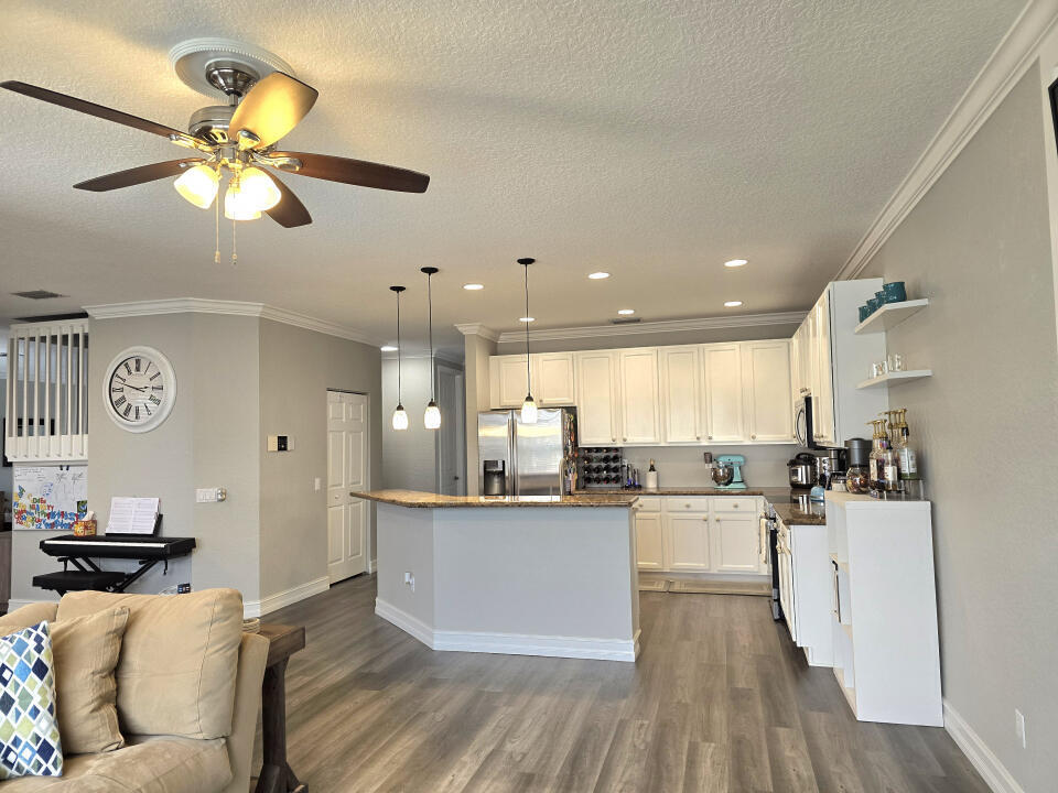 CANYON LAKES 1 - Residential Lease