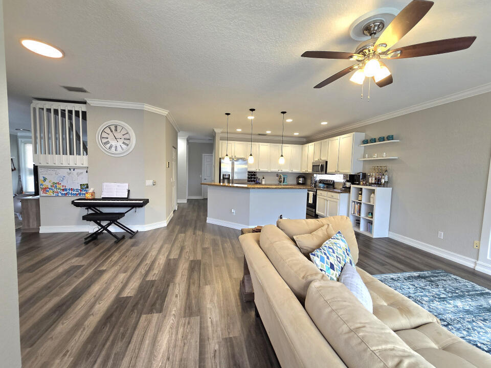 CANYON LAKES 1 - Residential Lease