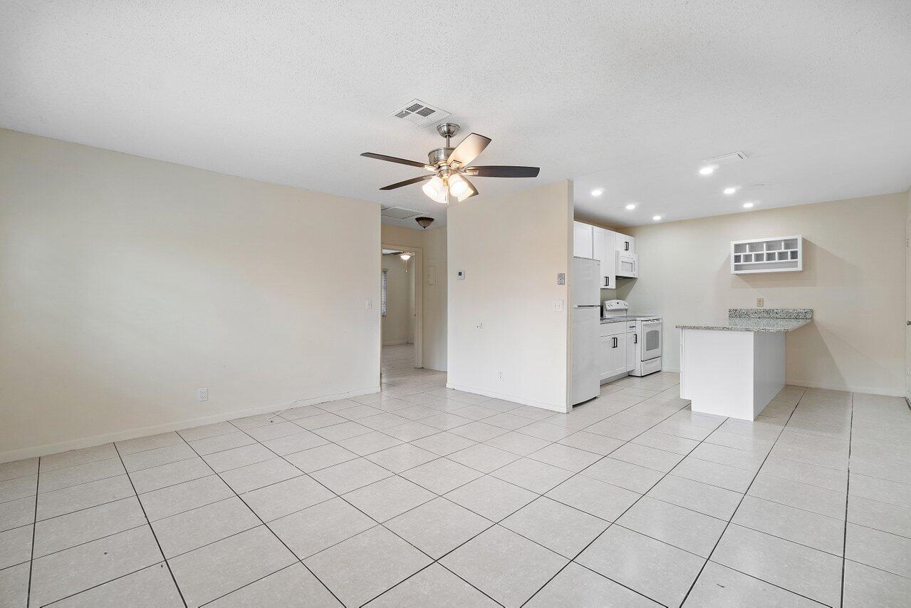 ROYAL PALM ESTATES 3 - Residential Lease