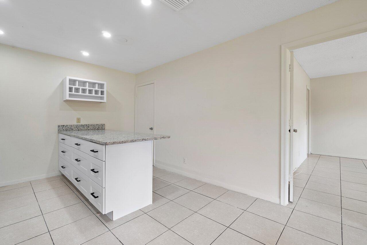 ROYAL PALM ESTATES 3 - Residential Lease