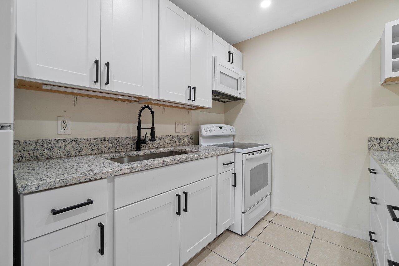 ROYAL PALM ESTATES 3 - Residential Lease