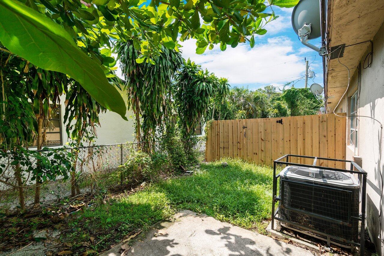 ROYAL PALM ESTATES 3 - Residential Lease