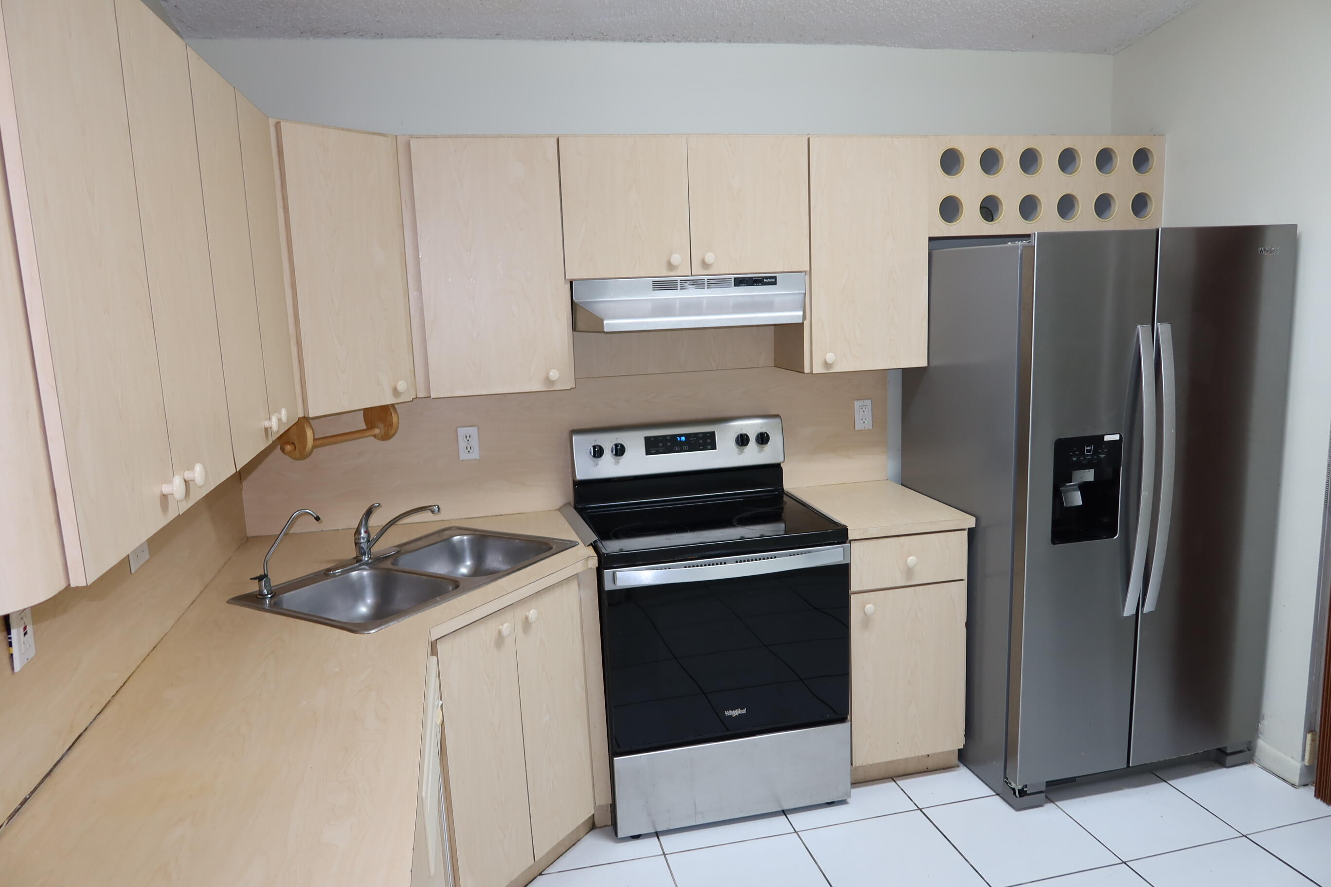 LOS PALACIOS II CONDO - Residential