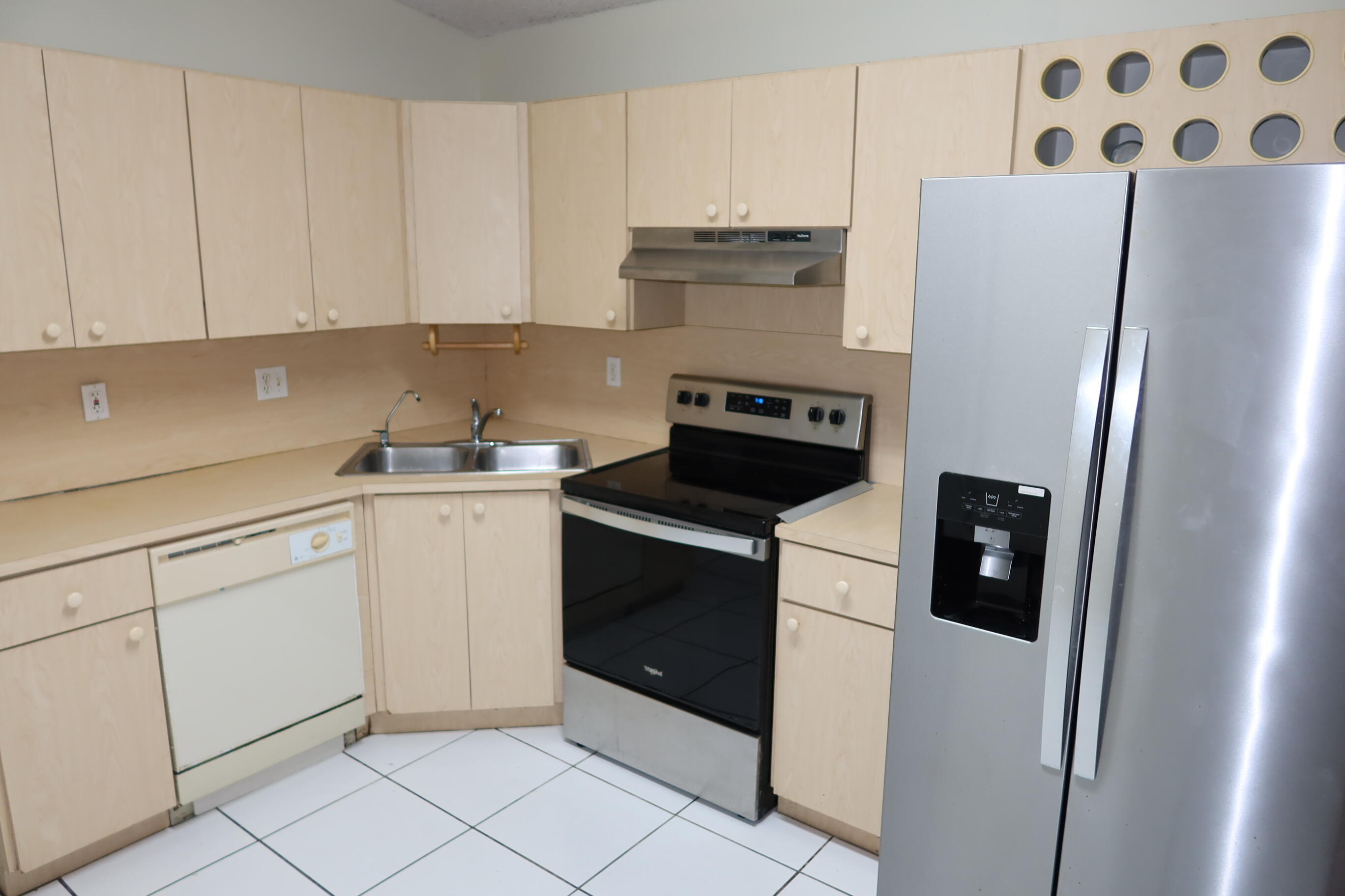 LOS PALACIOS II CONDO - Residential