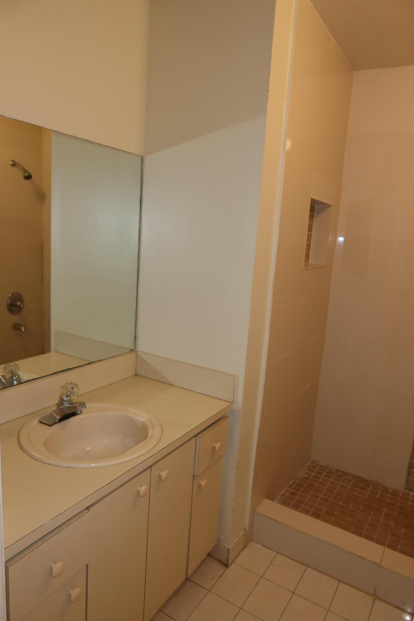 LOS PALACIOS II CONDO - Residential