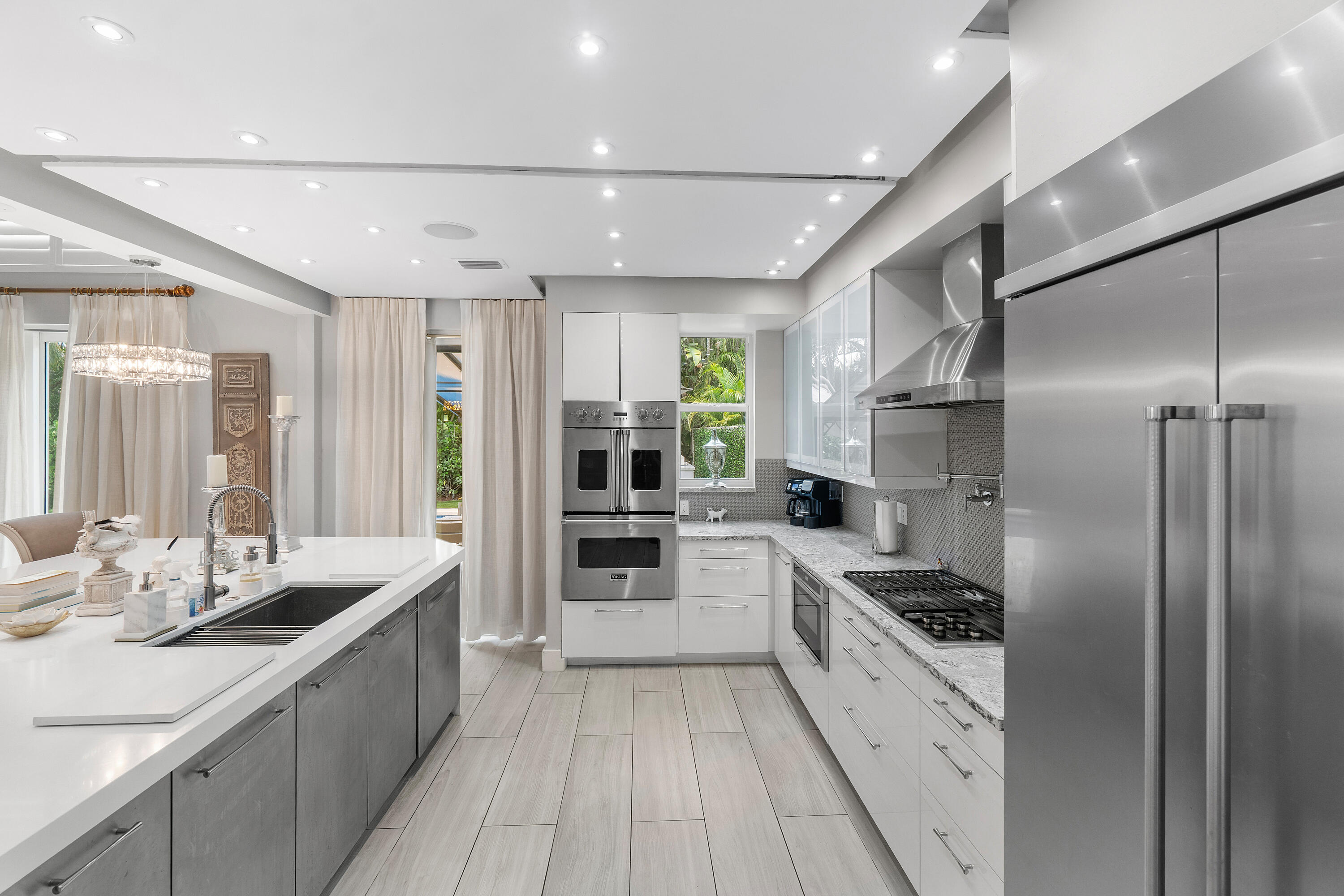 LAUREL POINTE - Residential