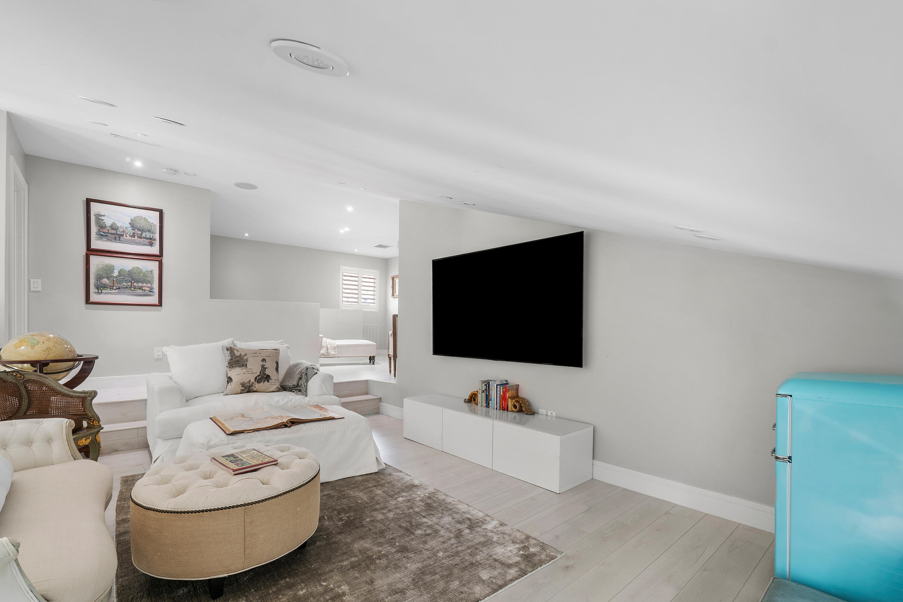 LAUREL POINTE - Residential