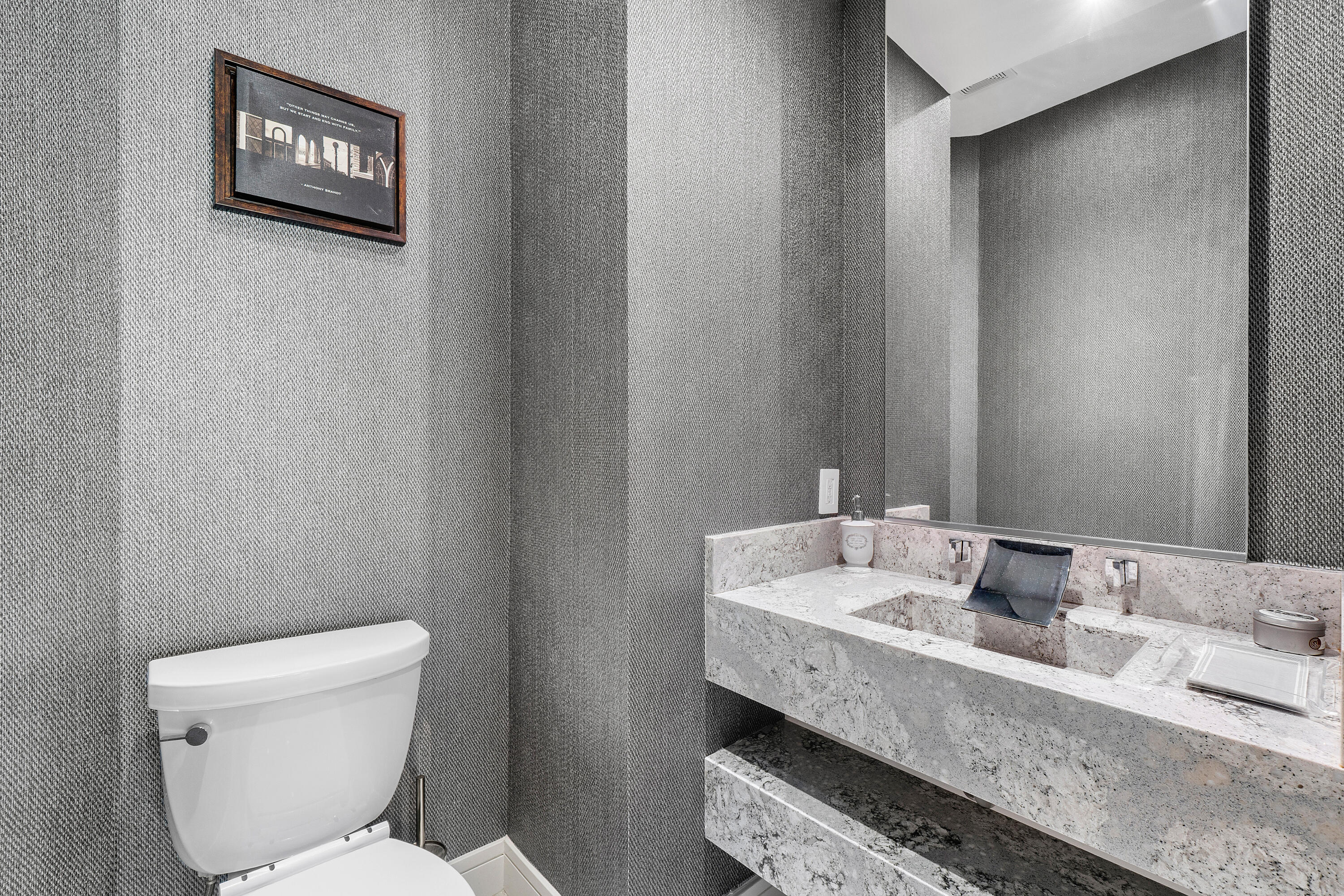 LAUREL POINTE - Residential