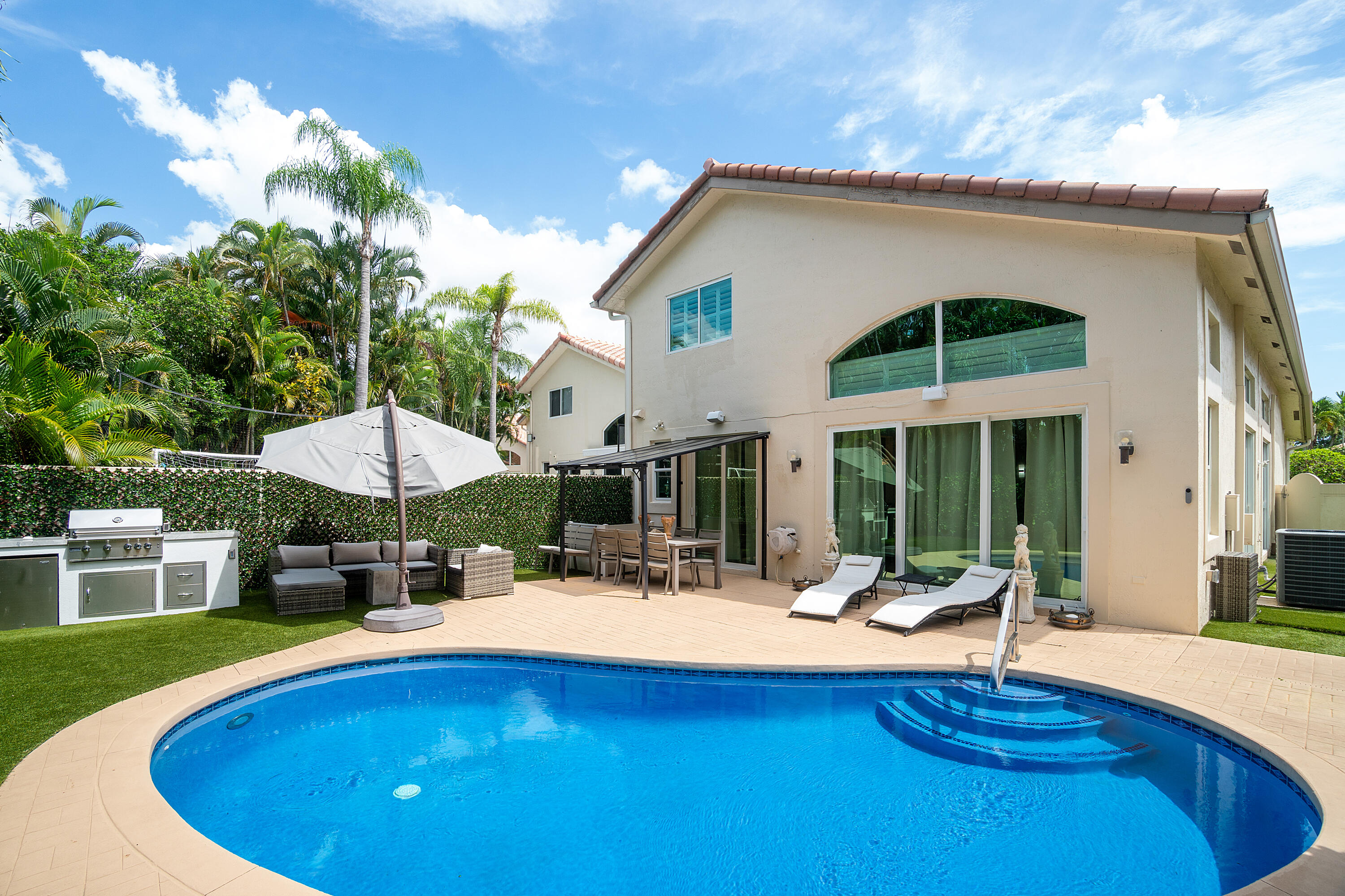 LAUREL POINTE - Residential