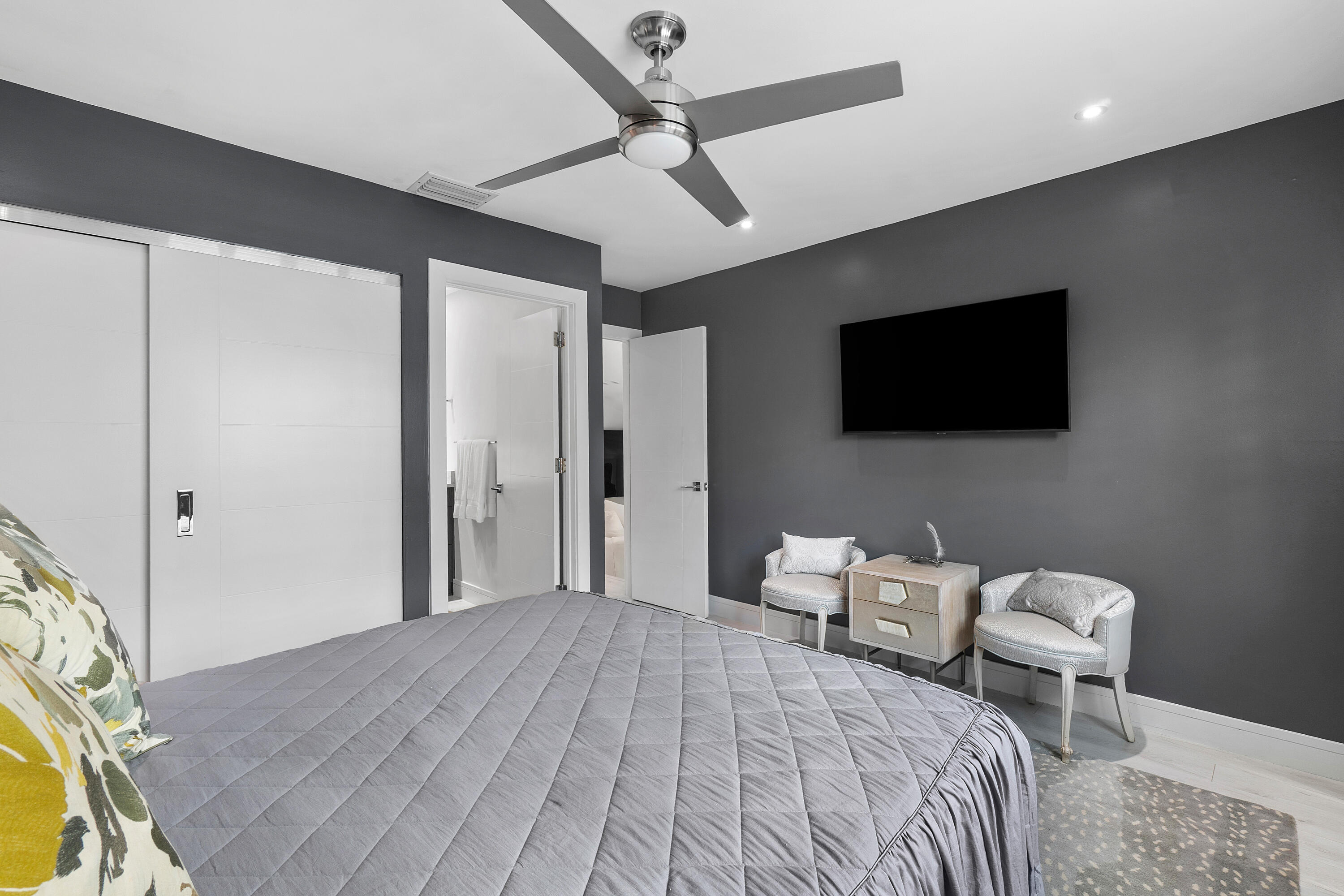 LAUREL POINTE - Residential