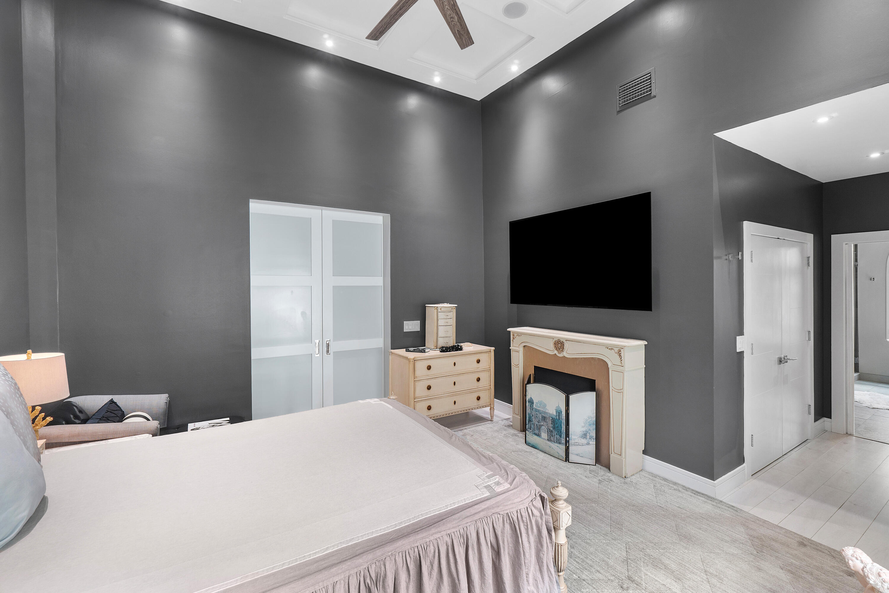 LAUREL POINTE - Residential