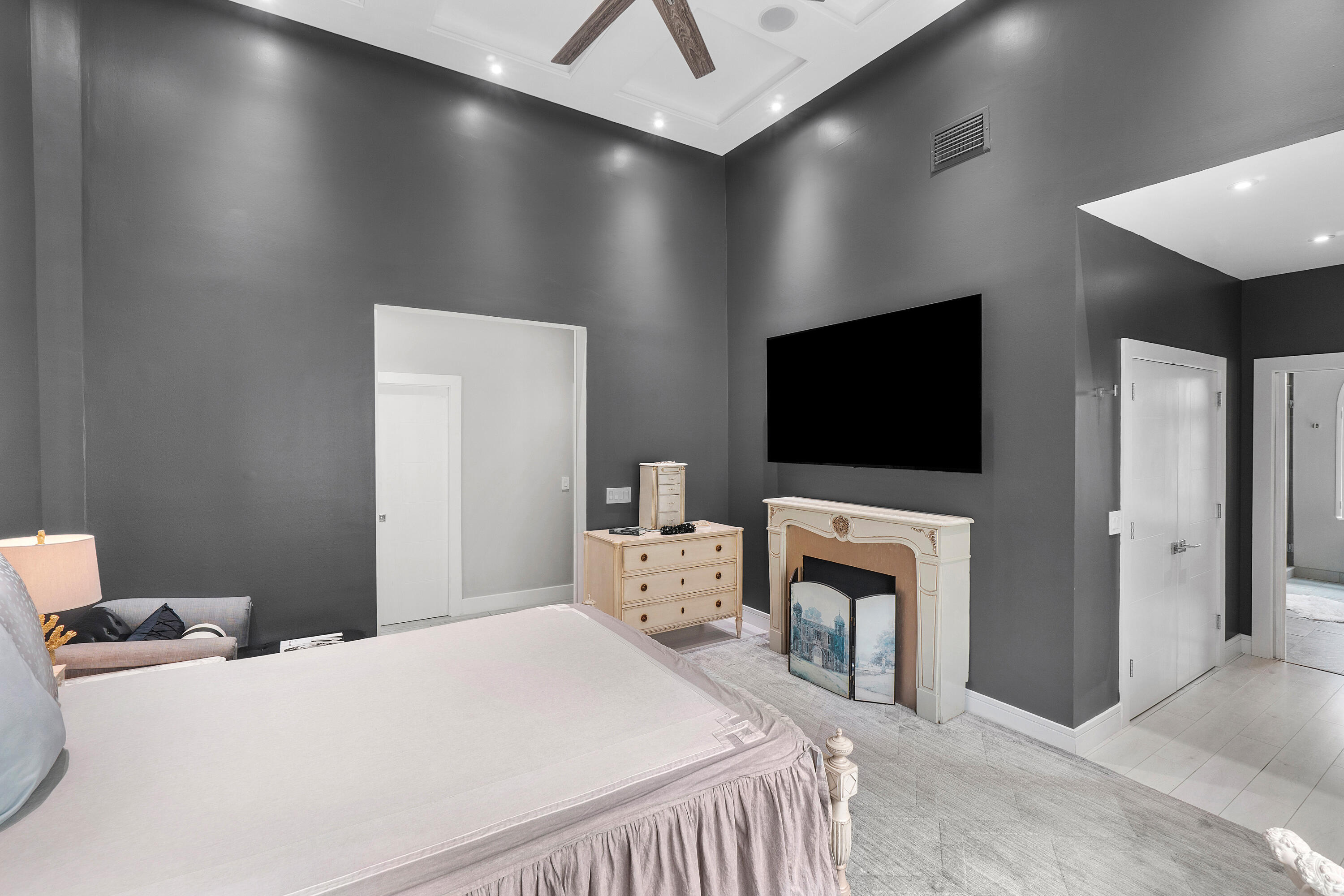 LAUREL POINTE - Residential