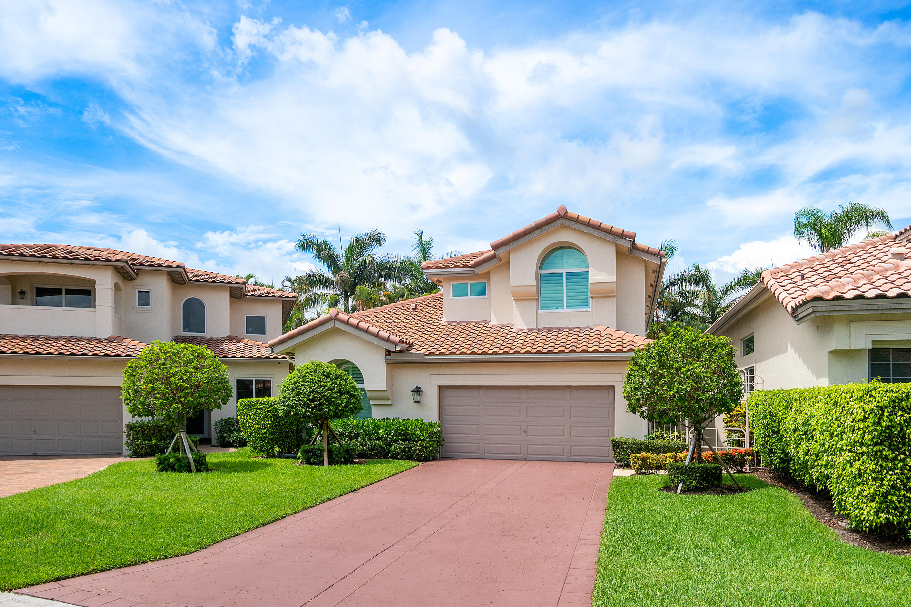 LAUREL POINTE - Residential