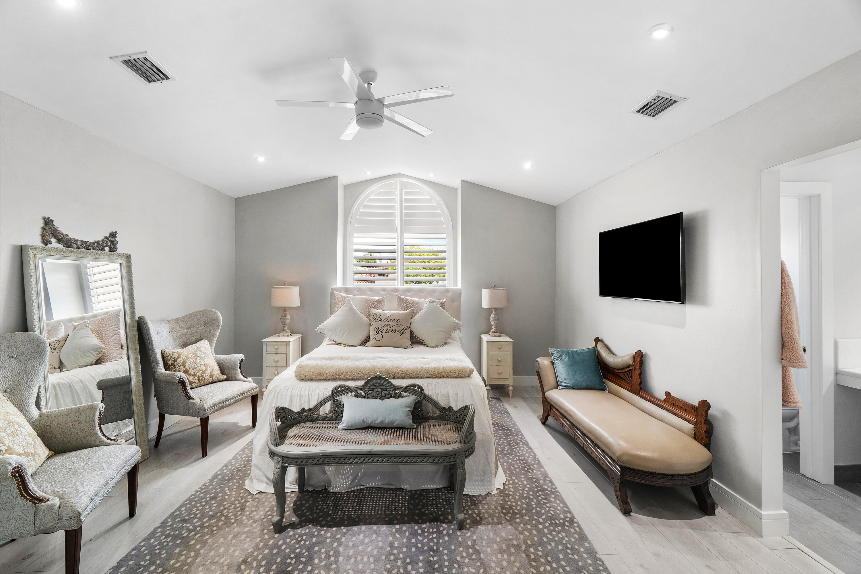 LAUREL POINTE - Residential