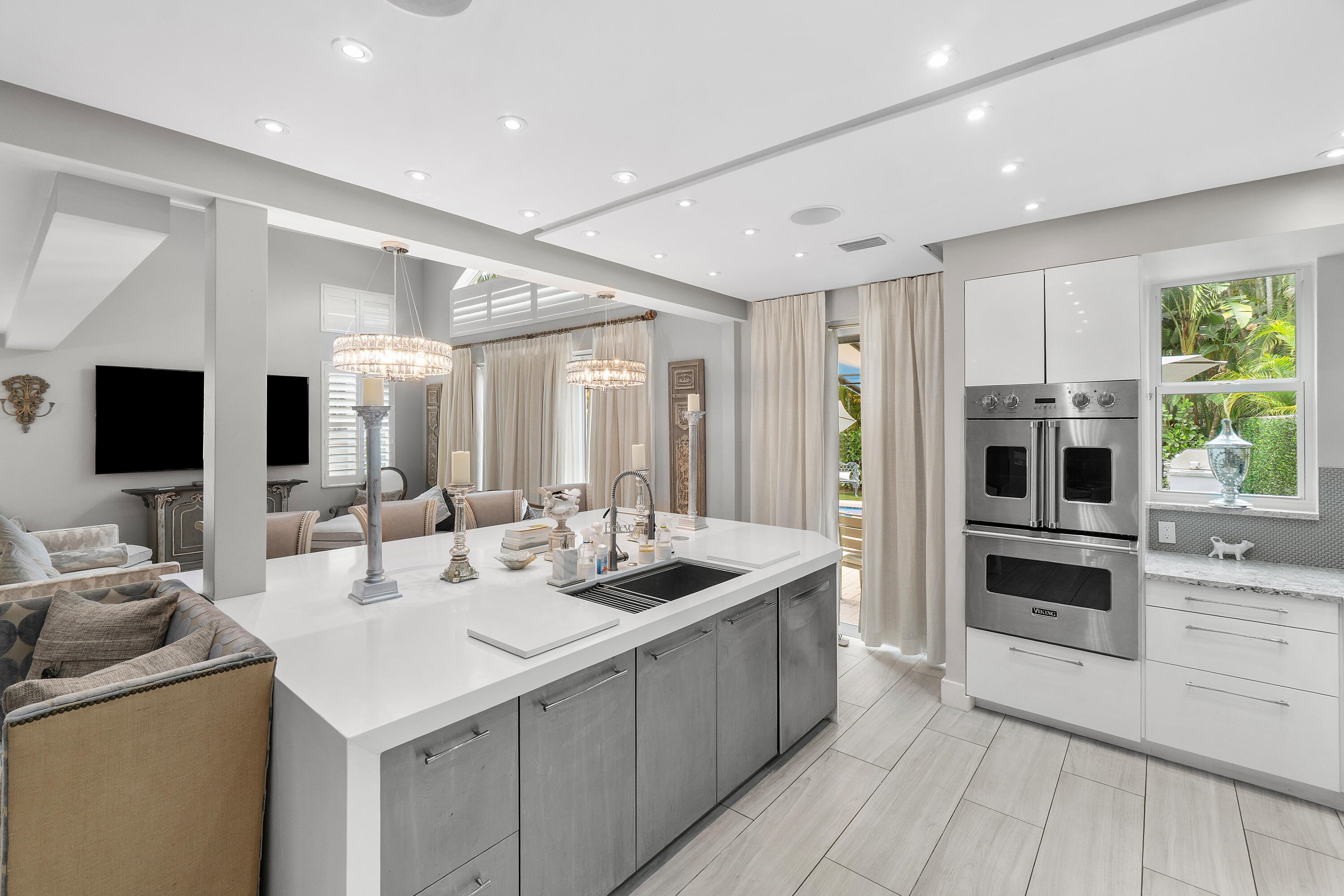 LAUREL POINTE - Residential