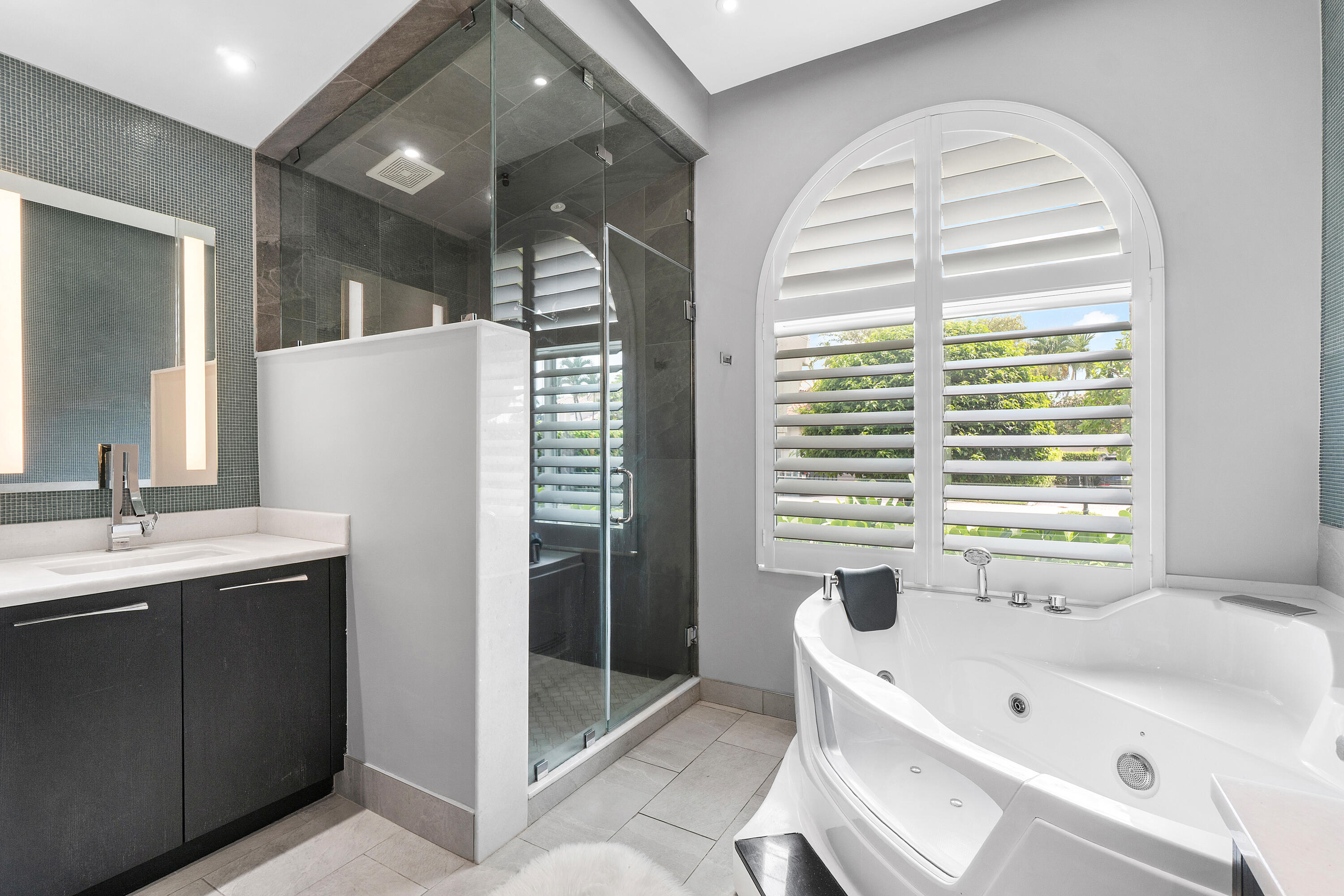 LAUREL POINTE - Residential