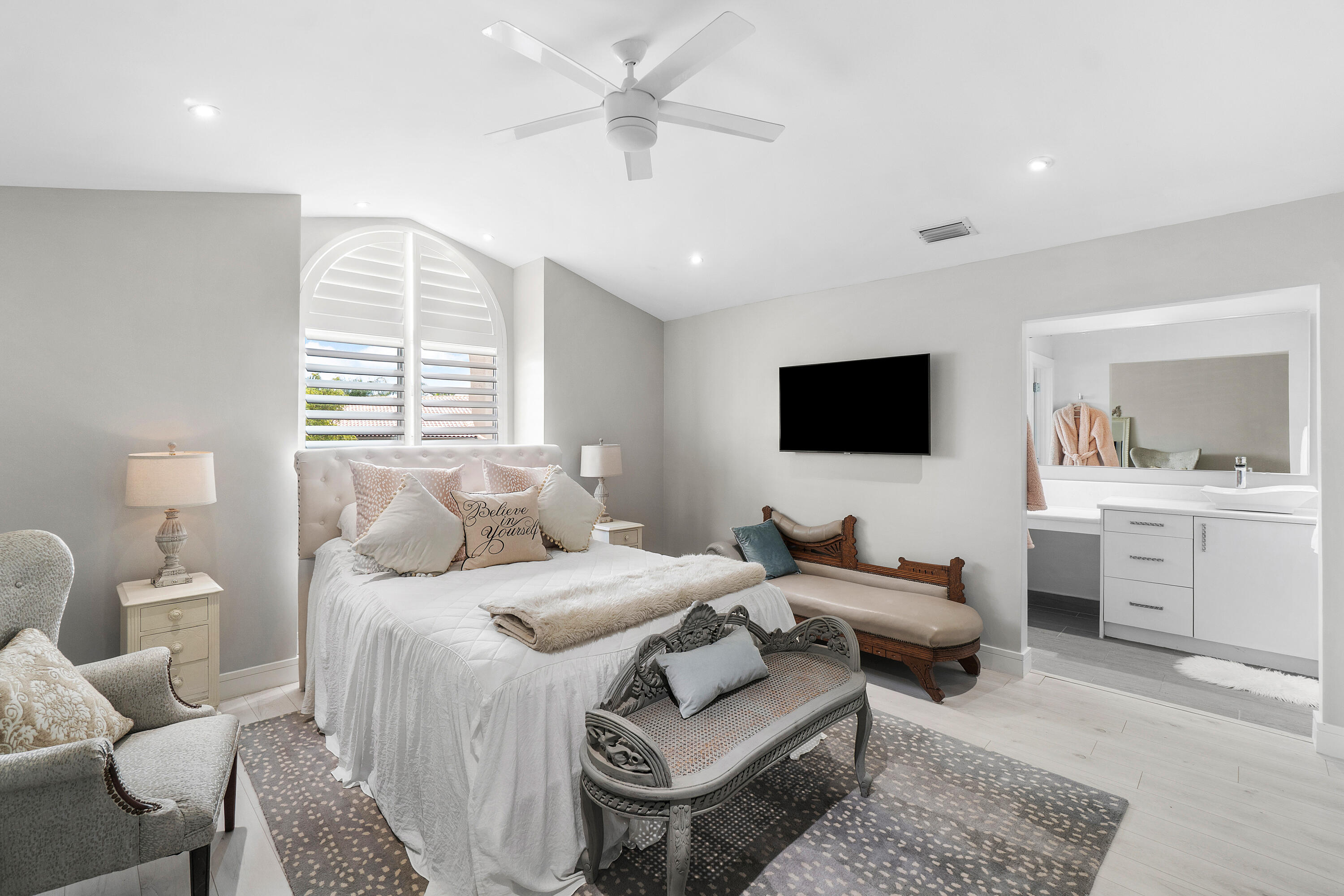 LAUREL POINTE - Residential
