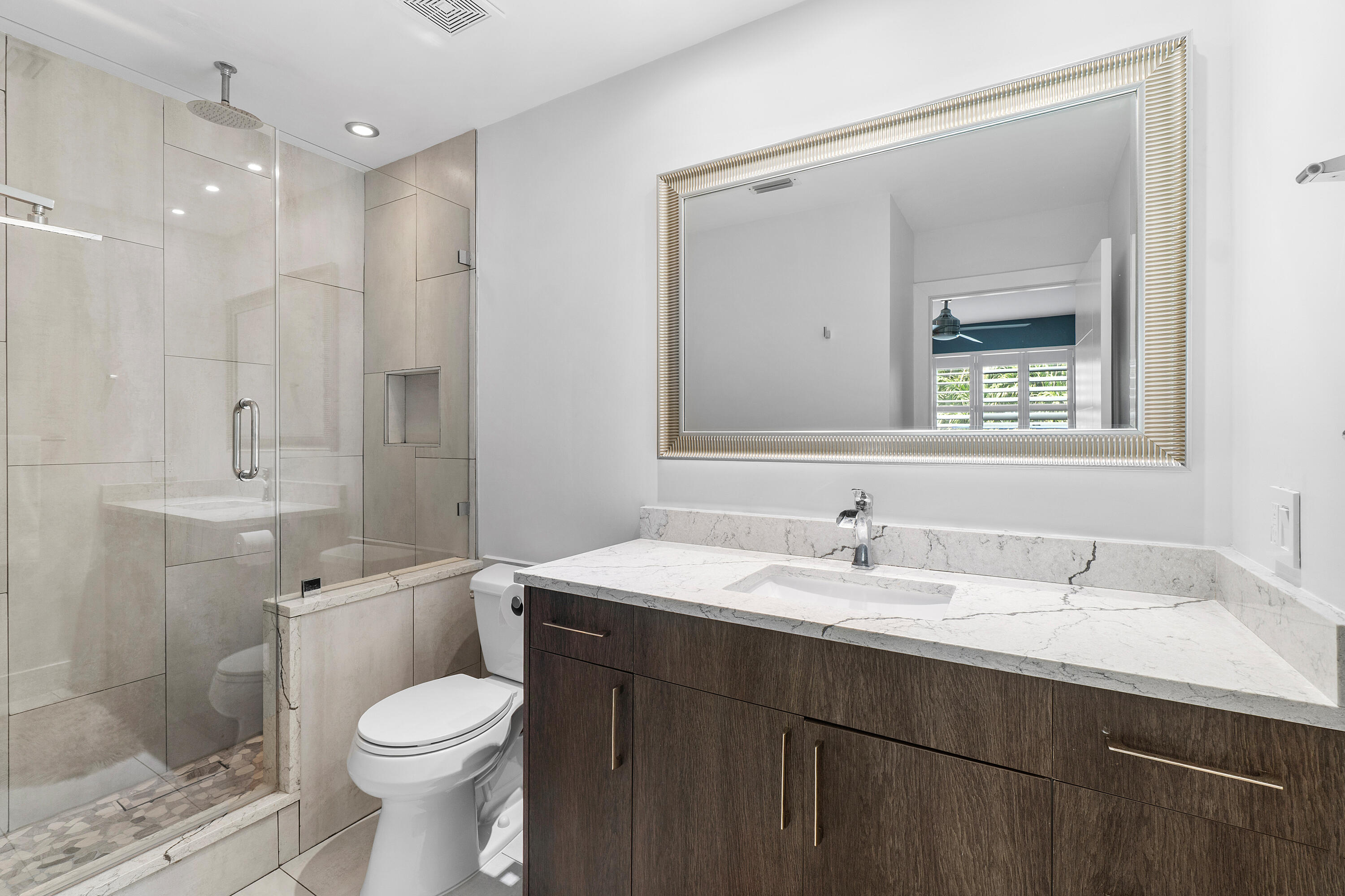 LAUREL POINTE - Residential