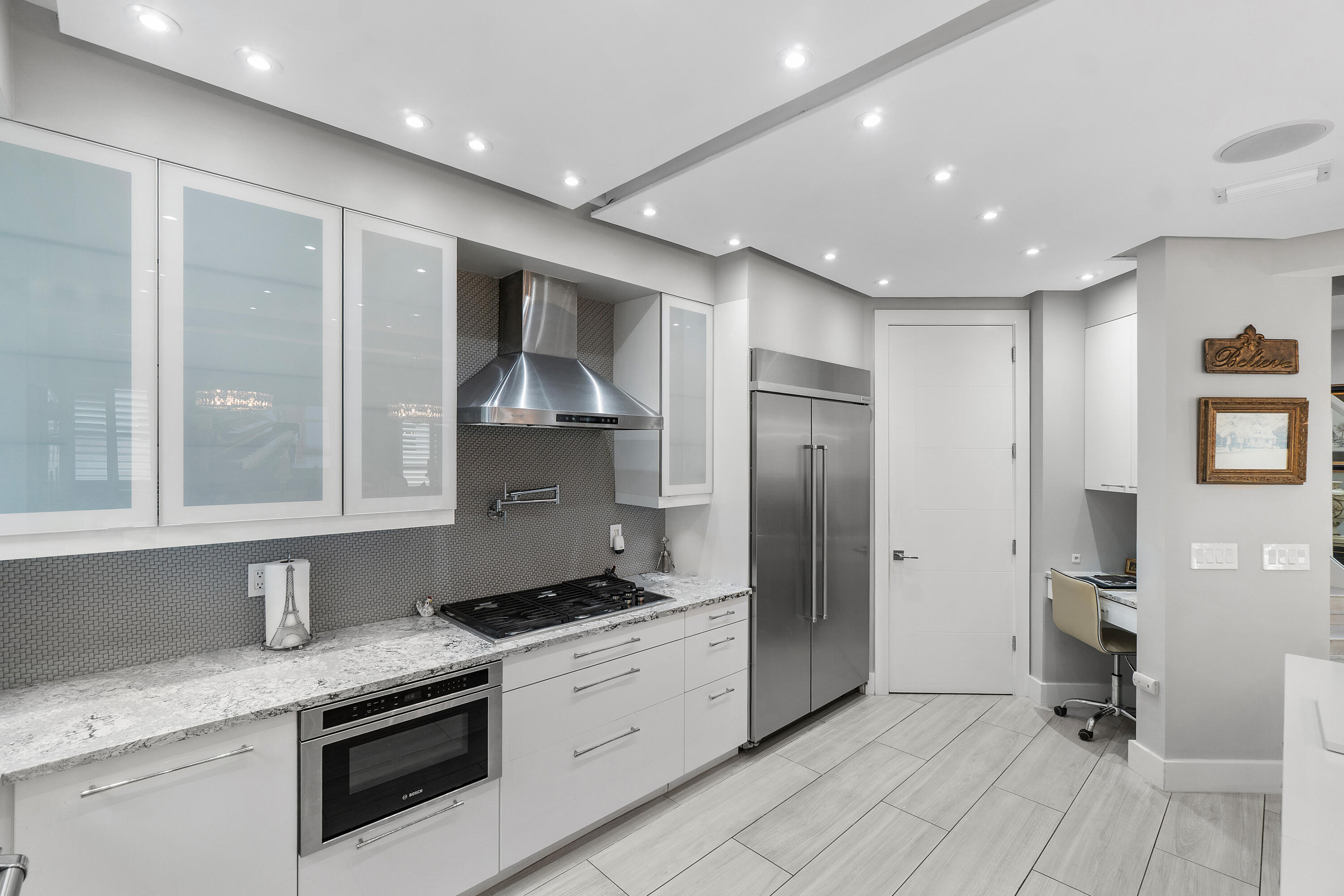 LAUREL POINTE - Residential