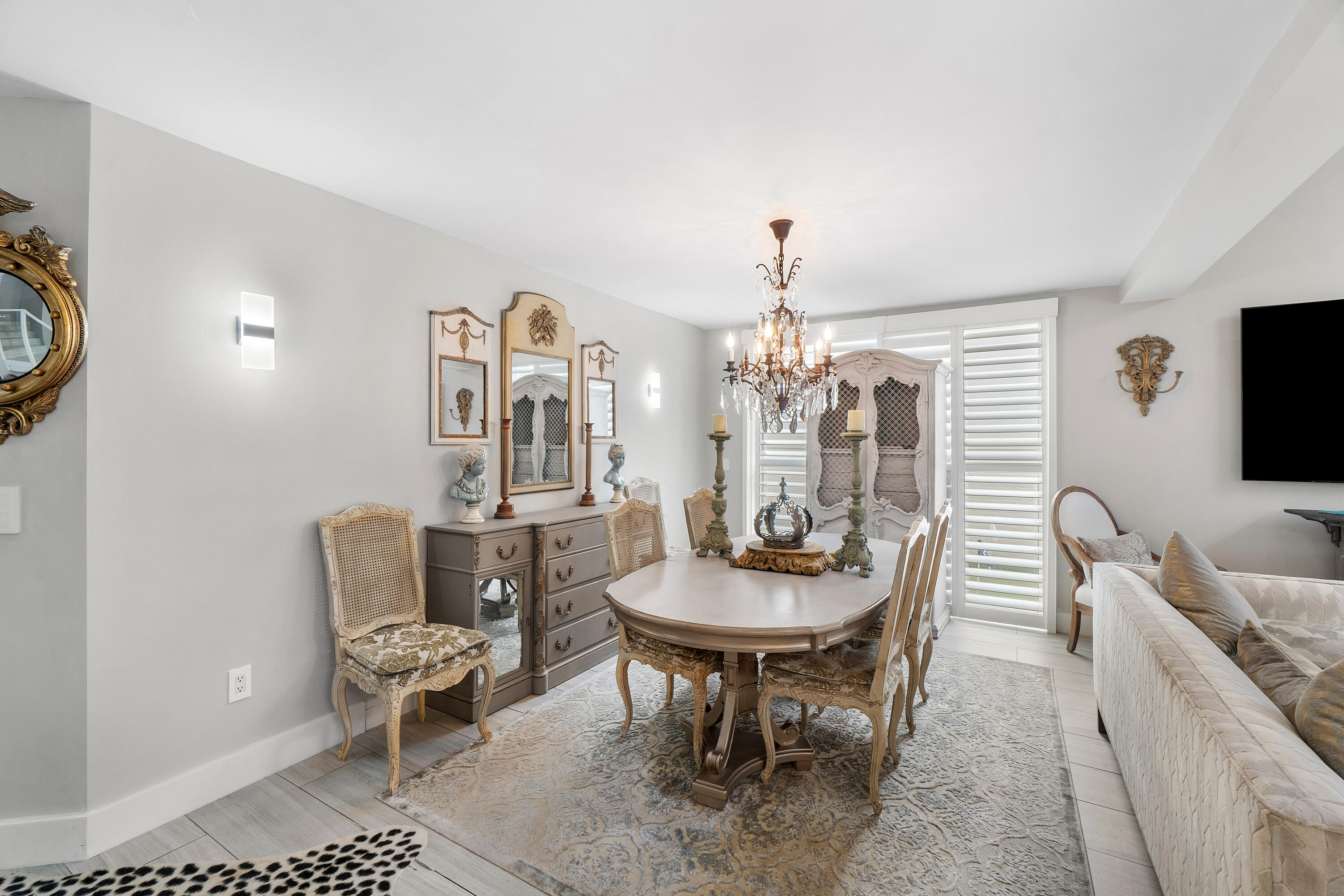 LAUREL POINTE - Residential