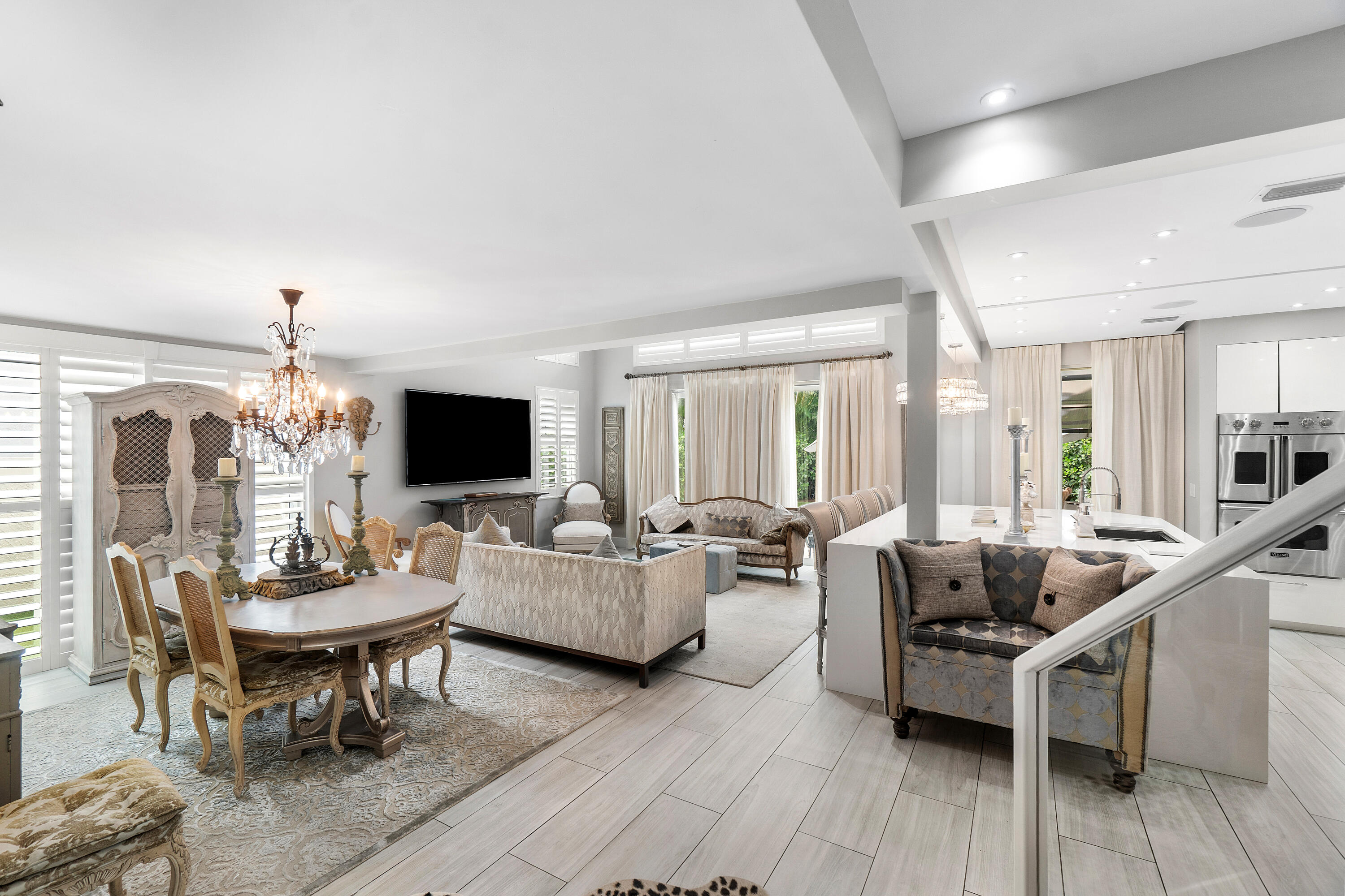 LAUREL POINTE - Residential