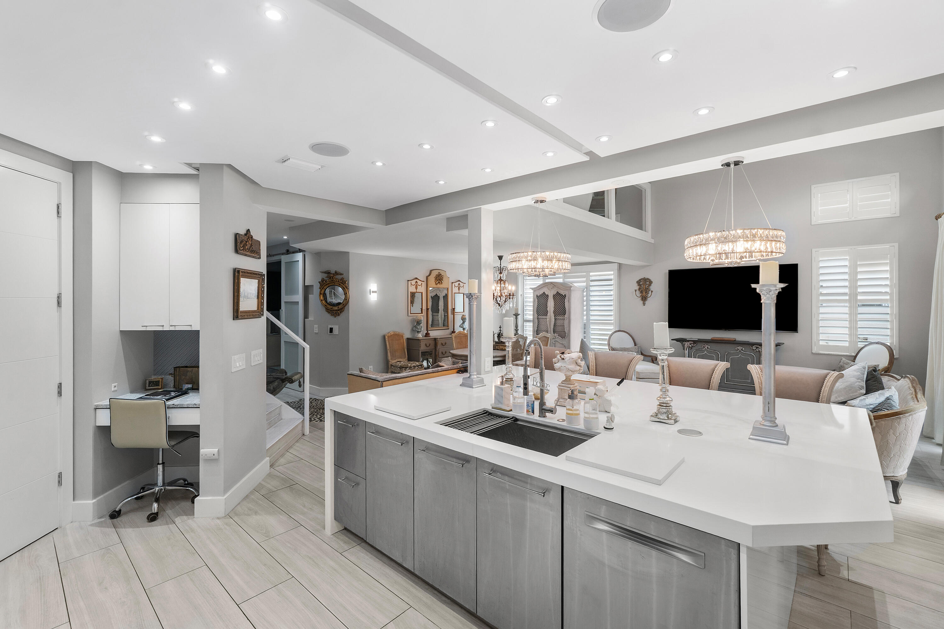 LAUREL POINTE - Residential