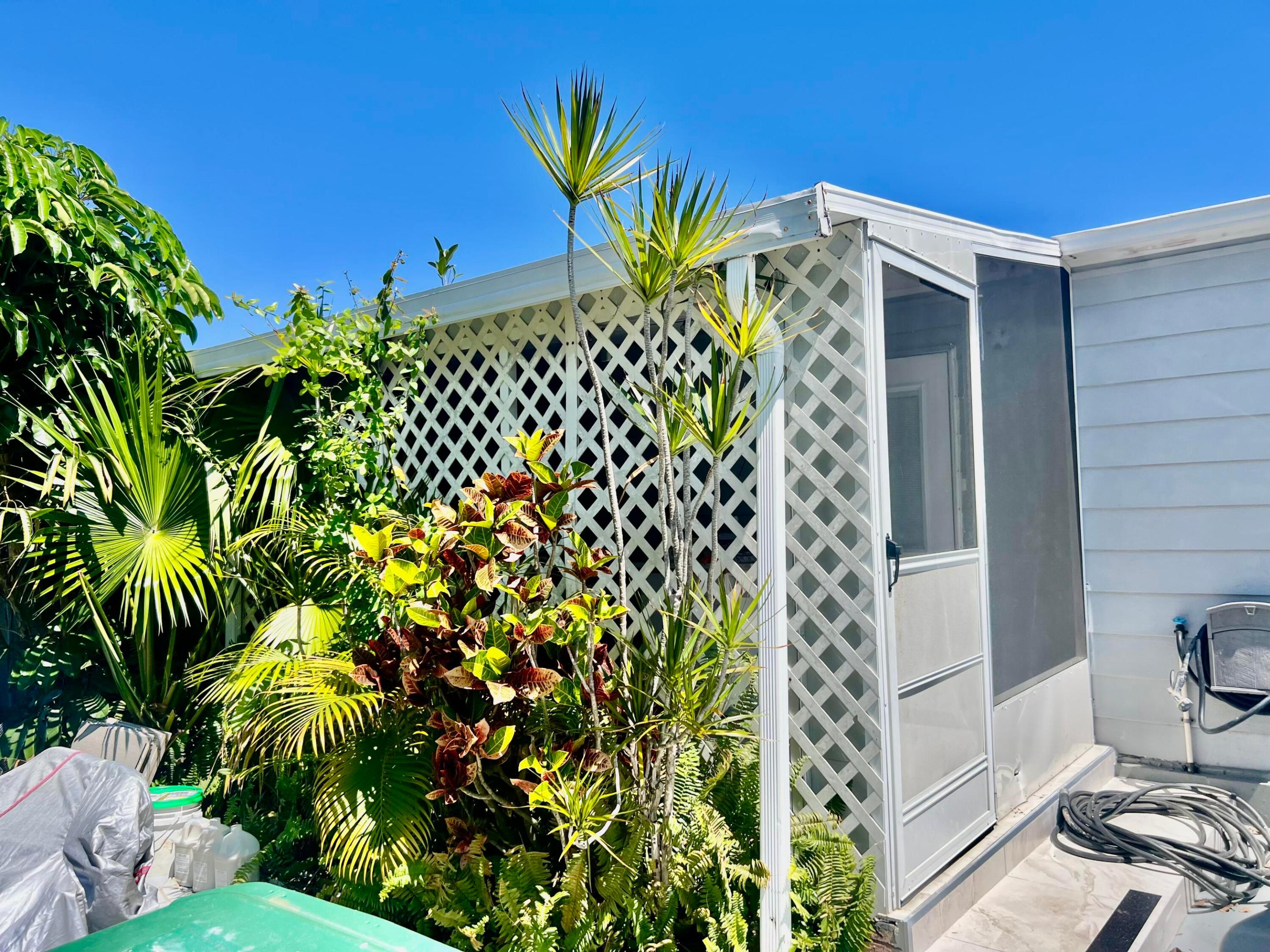 TALLOWWOOD ISLE - Residential