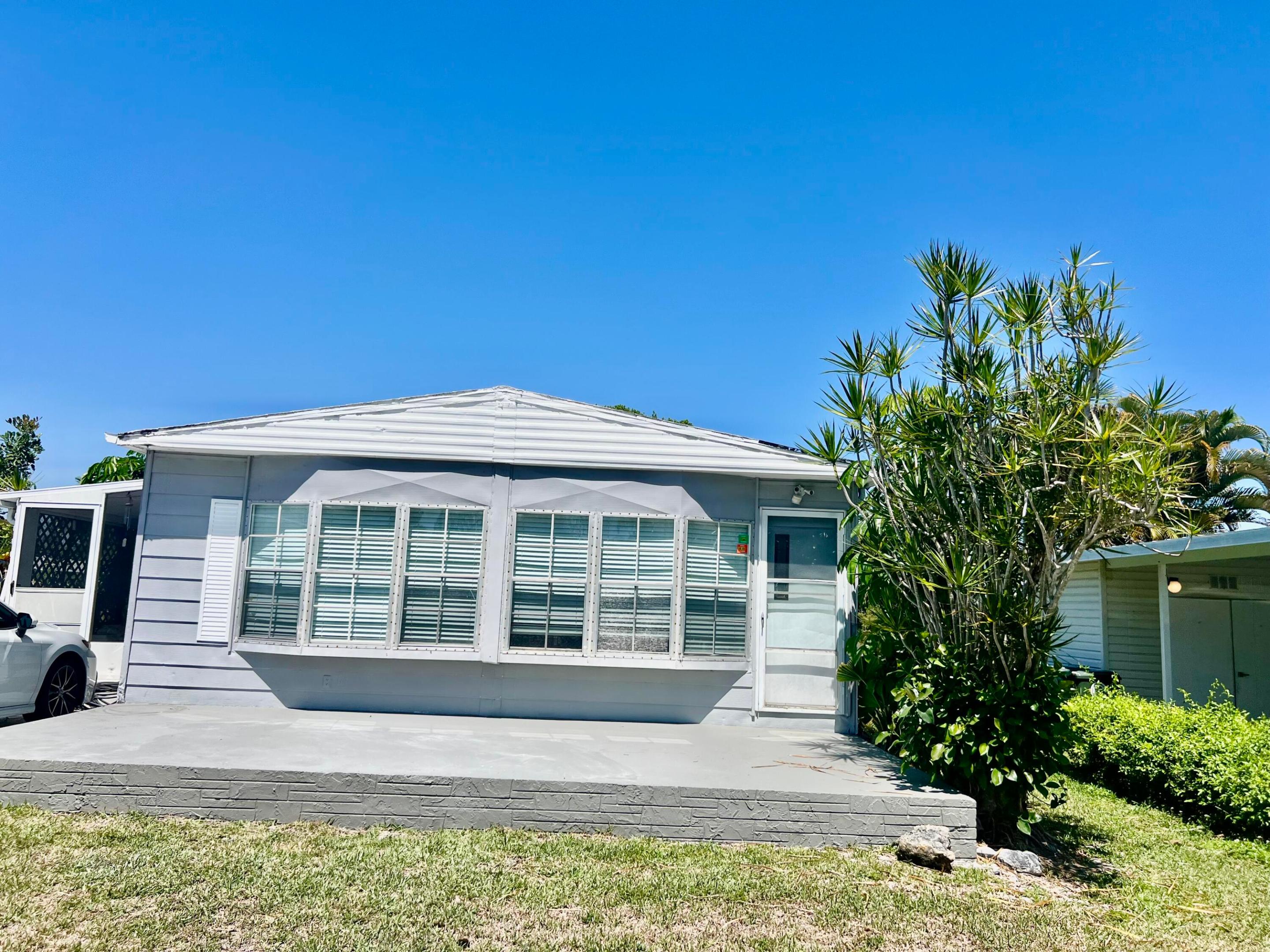 THIS IS 2/2 DOUBLE SIZE MOBILE HOME BUIT IN 1981. LOCATED IN A 55+ GATED COMMUNITY. THE LAND IS NOT INCLUDED IN THIS MOBILE HOME, AND THE LOT RENTAL IS $1,053.59 PER MONTH. COMPLETELY RENOVATED WITH STAINLESS STEEL APPLIANCES AND WATER HEATER THAN A YEAR OLD. A/C AND ROOF ARE ORIGINAL. THE CLUB HOUSE HAS A NEW SWIMMING POOL AND  OFFERS LOTS OF ACTIVITIES THROUGHOUT THE YEAR. THE AMENITIES IS CLOSE TO MAJOR HIGHWAYS, HOSPITALS, SHOPPING, AIRPORTS AND MUCH MORE. FOR SHOWING BY APPOINTMENT ONLY.