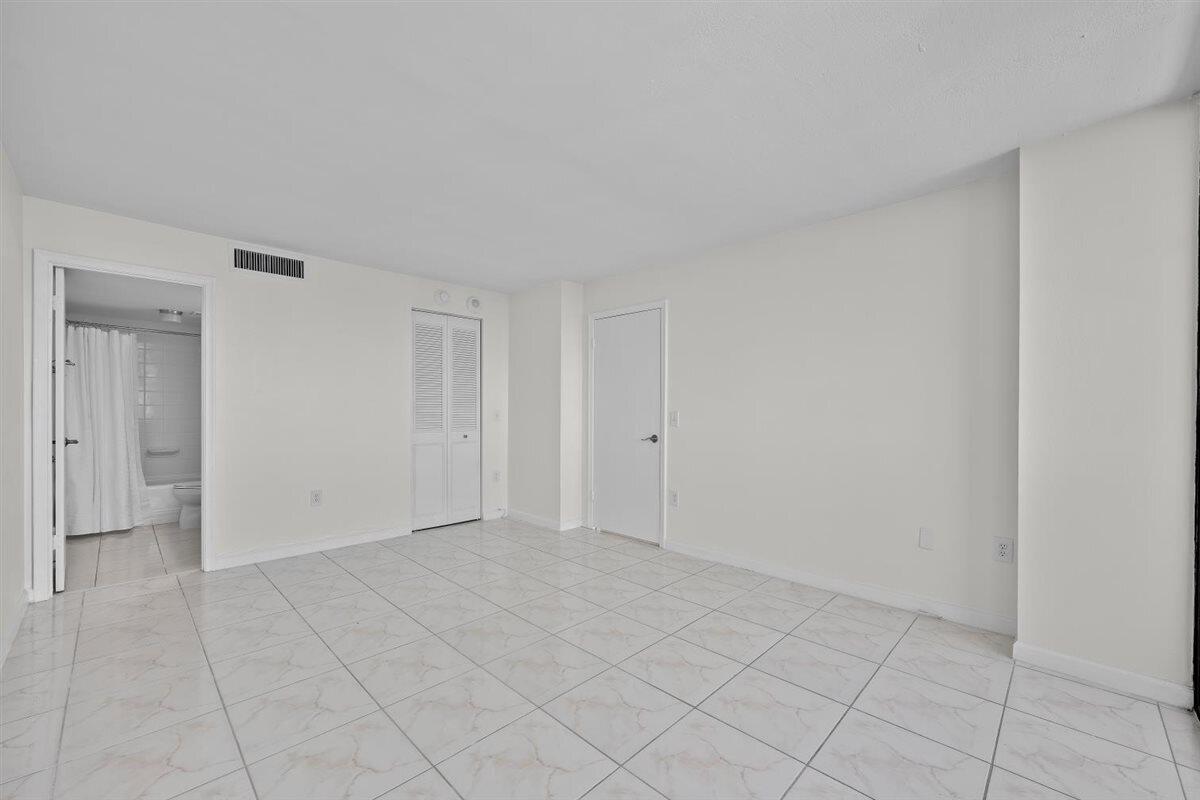PALM BEACH HOUSE CONDO - Residential