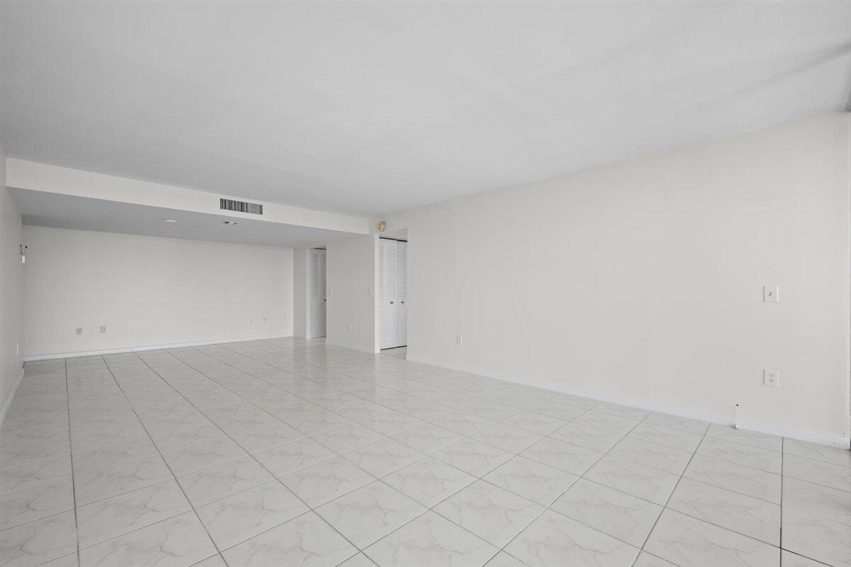 PALM BEACH HOUSE CONDO - Residential