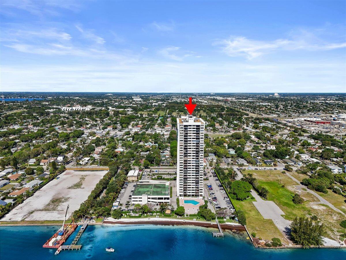 PALM BEACH HOUSE CONDO - Residential