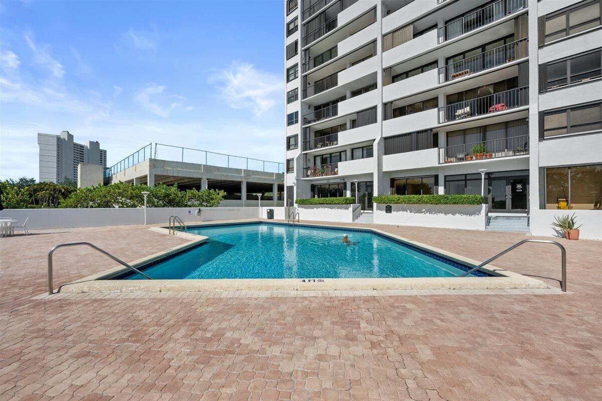 PALM BEACH HOUSE CONDO - Residential