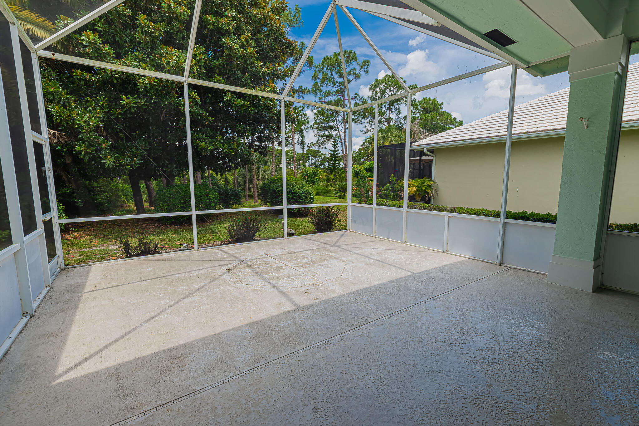FAIRWAY ISLE - Residential
