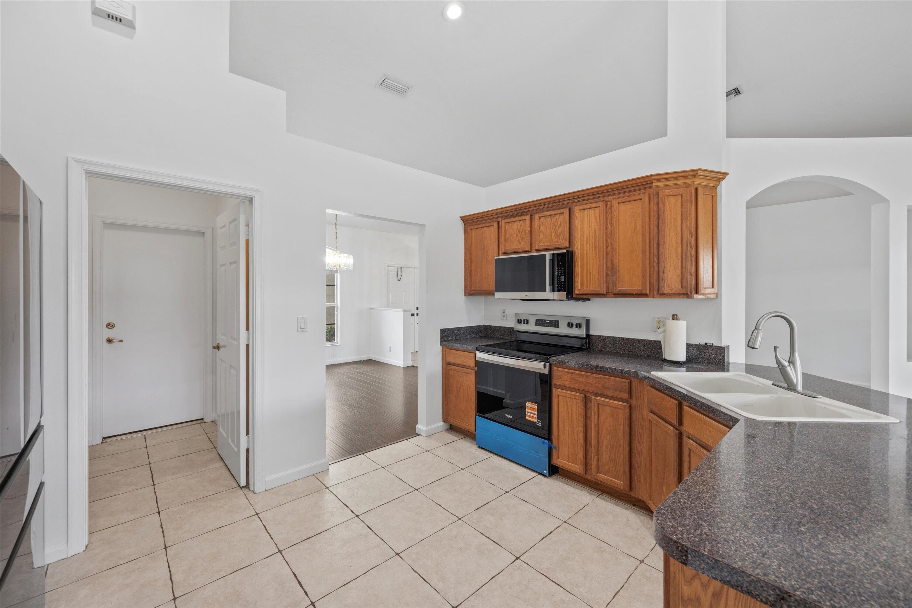 ESTATES OF ROYAL PALM BEACH 5 - Residential Lease